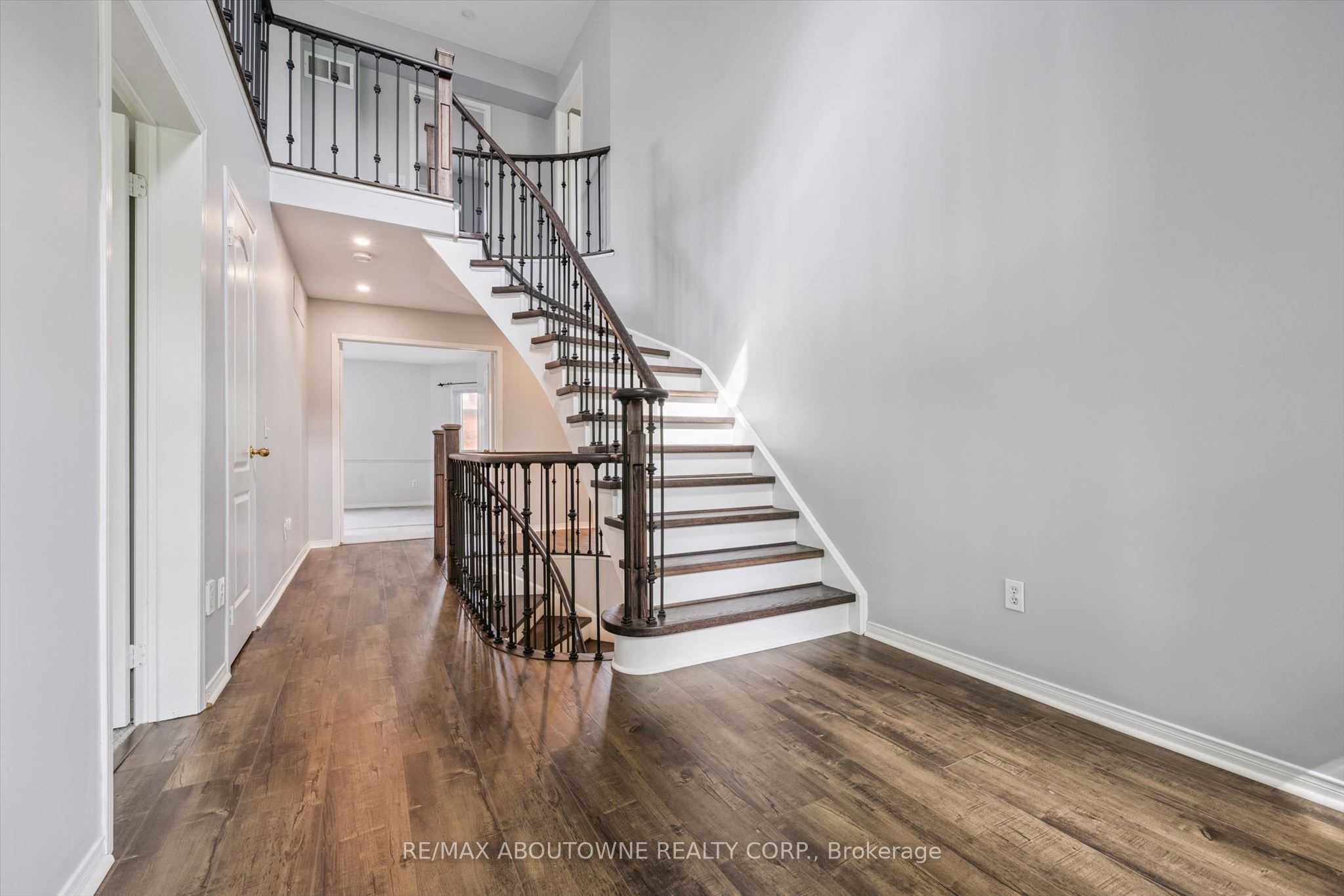 2456 Sixth Line Property Photo 37