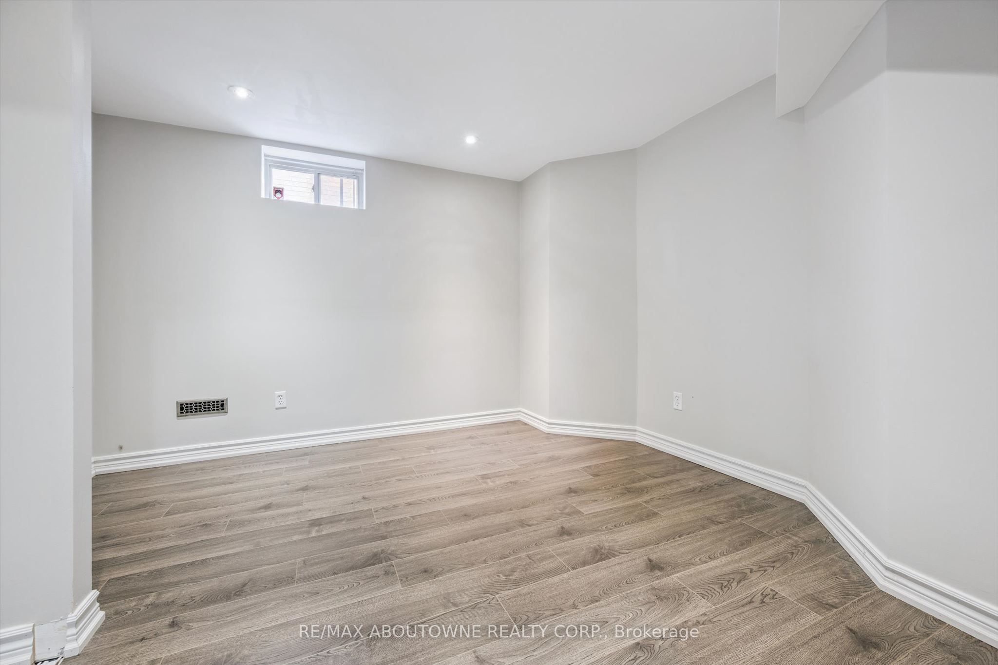 2456 Sixth Line Property Photo 43