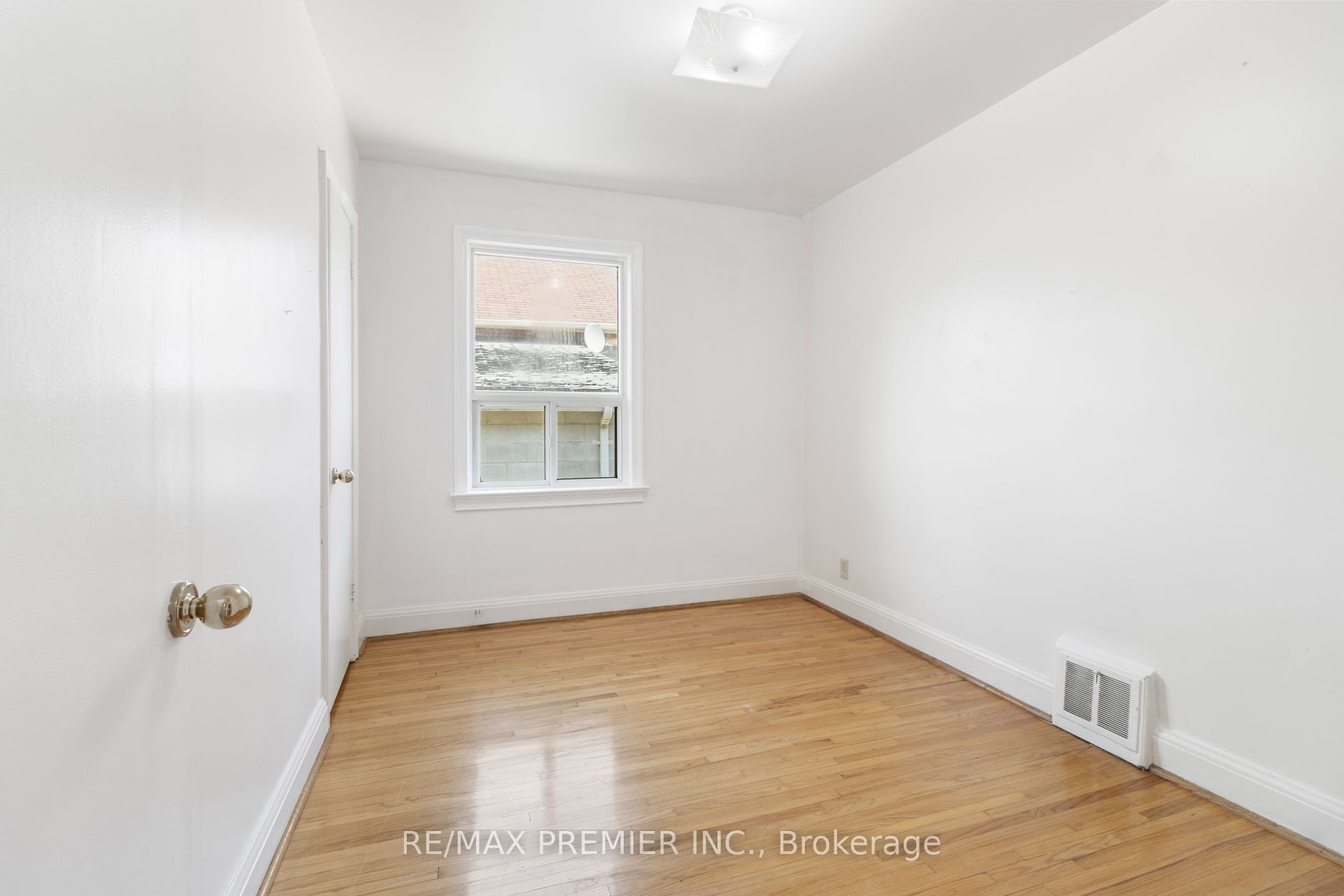 30 Forthbridge Crescent Property Photo 12
