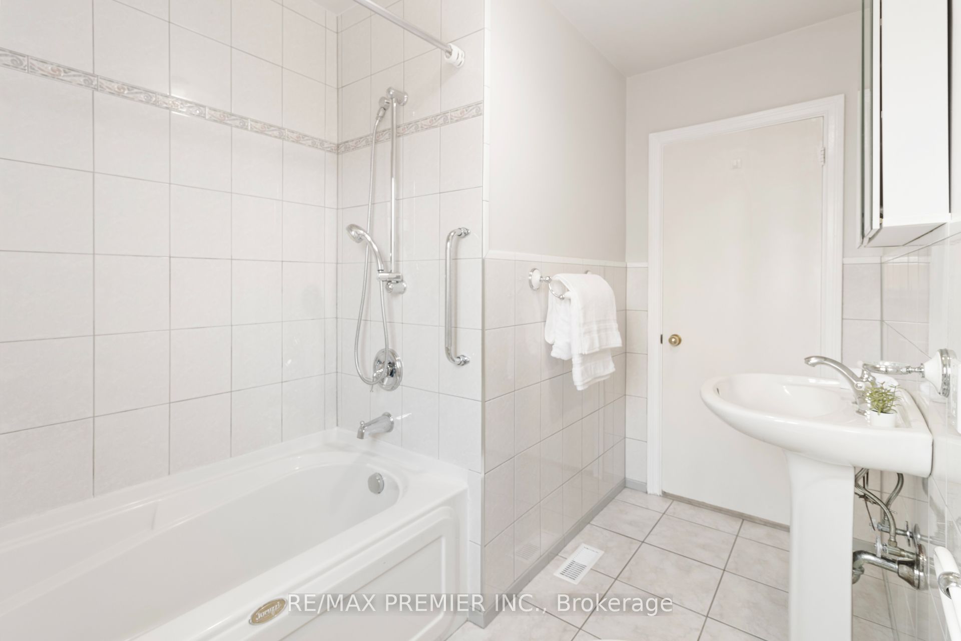 30 Forthbridge Crescent Property Photo 16