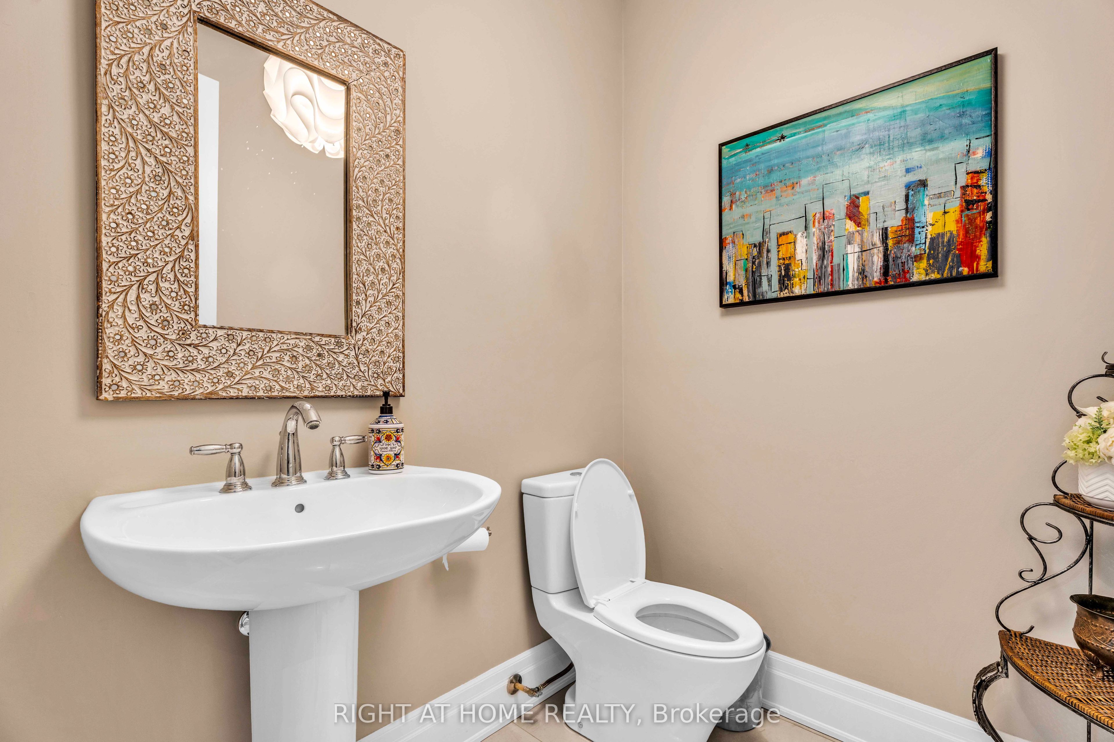 184 Dorval Drive Property Photo 14