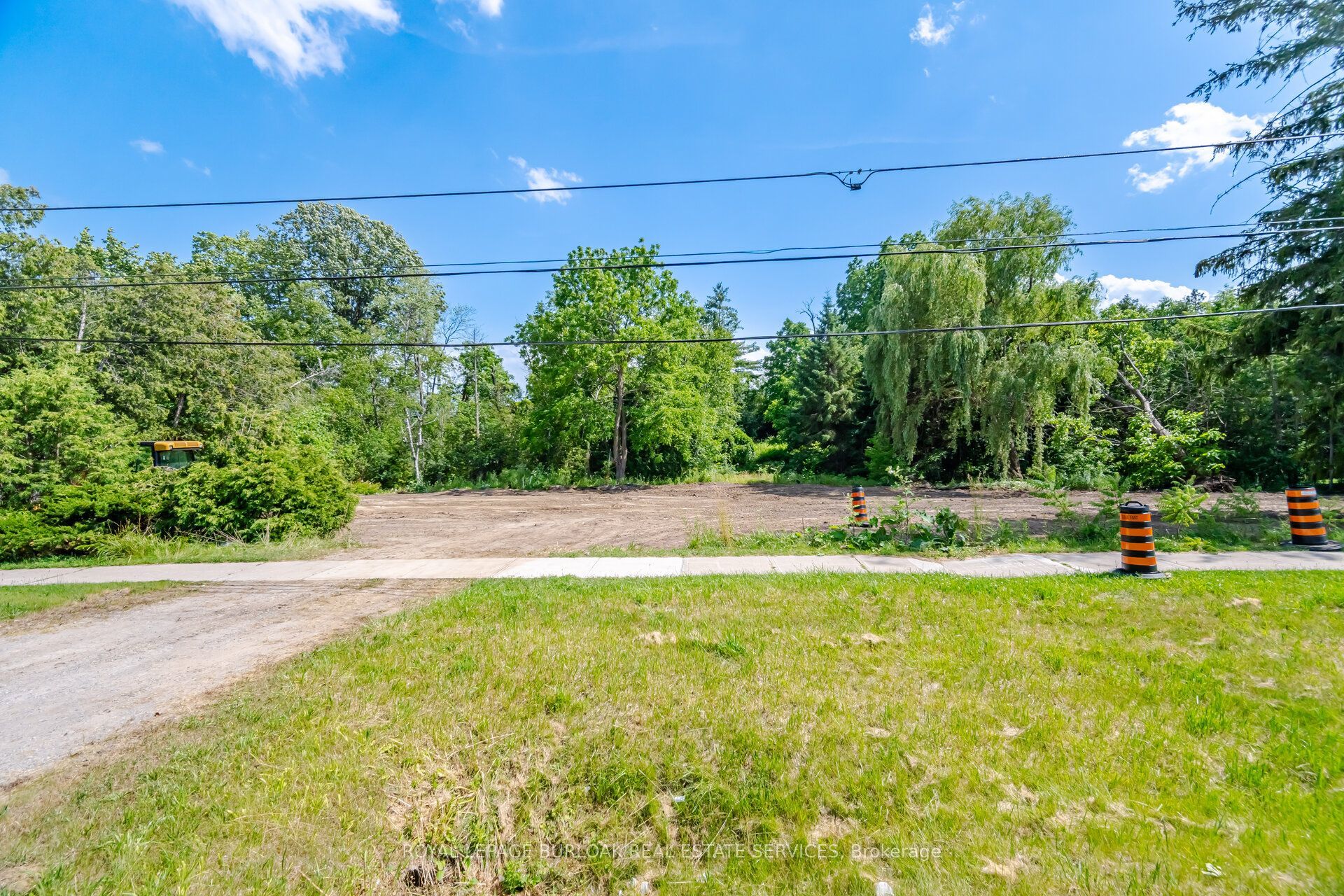 2207 Embleton Road Property Photo 6