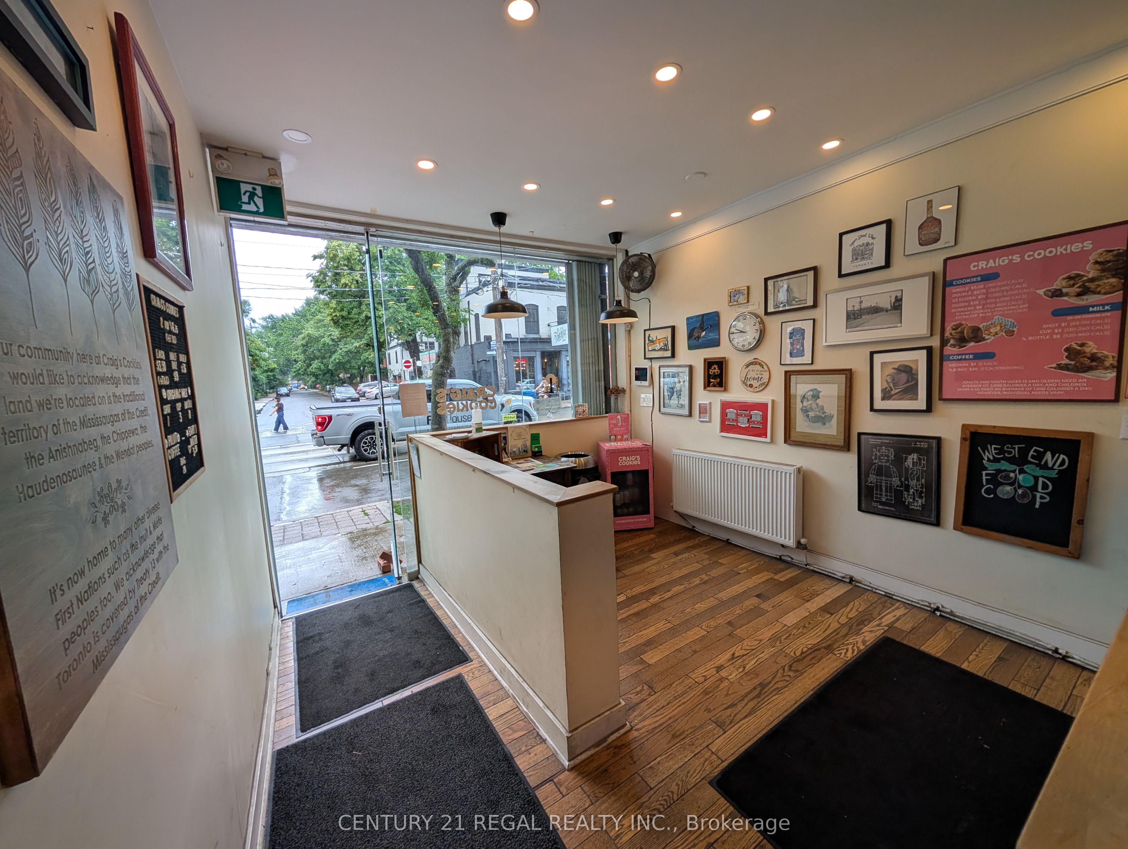 1332 Queen Street W Main Property Photo 4