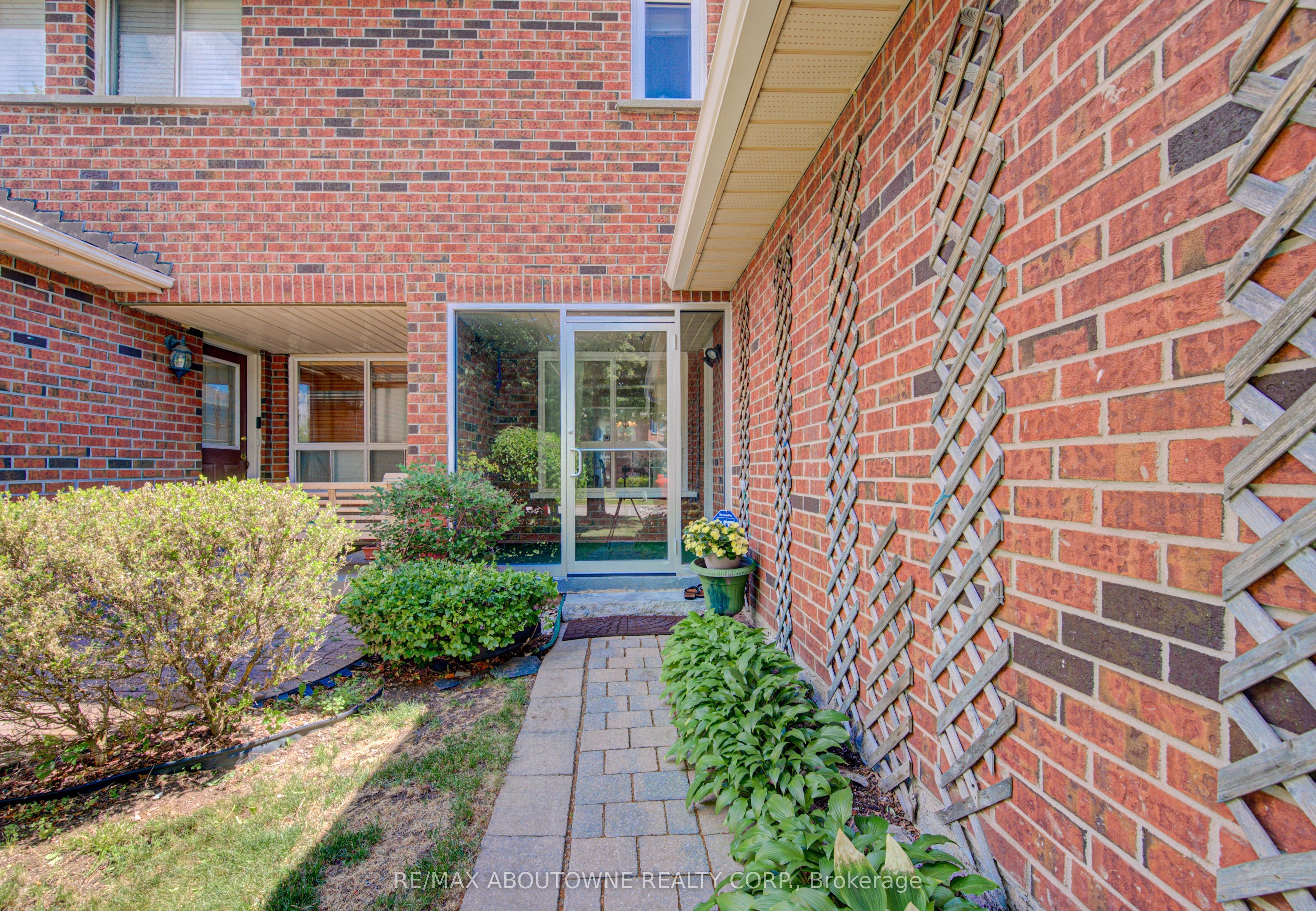 1140 Avondale Drive Property Photo 3