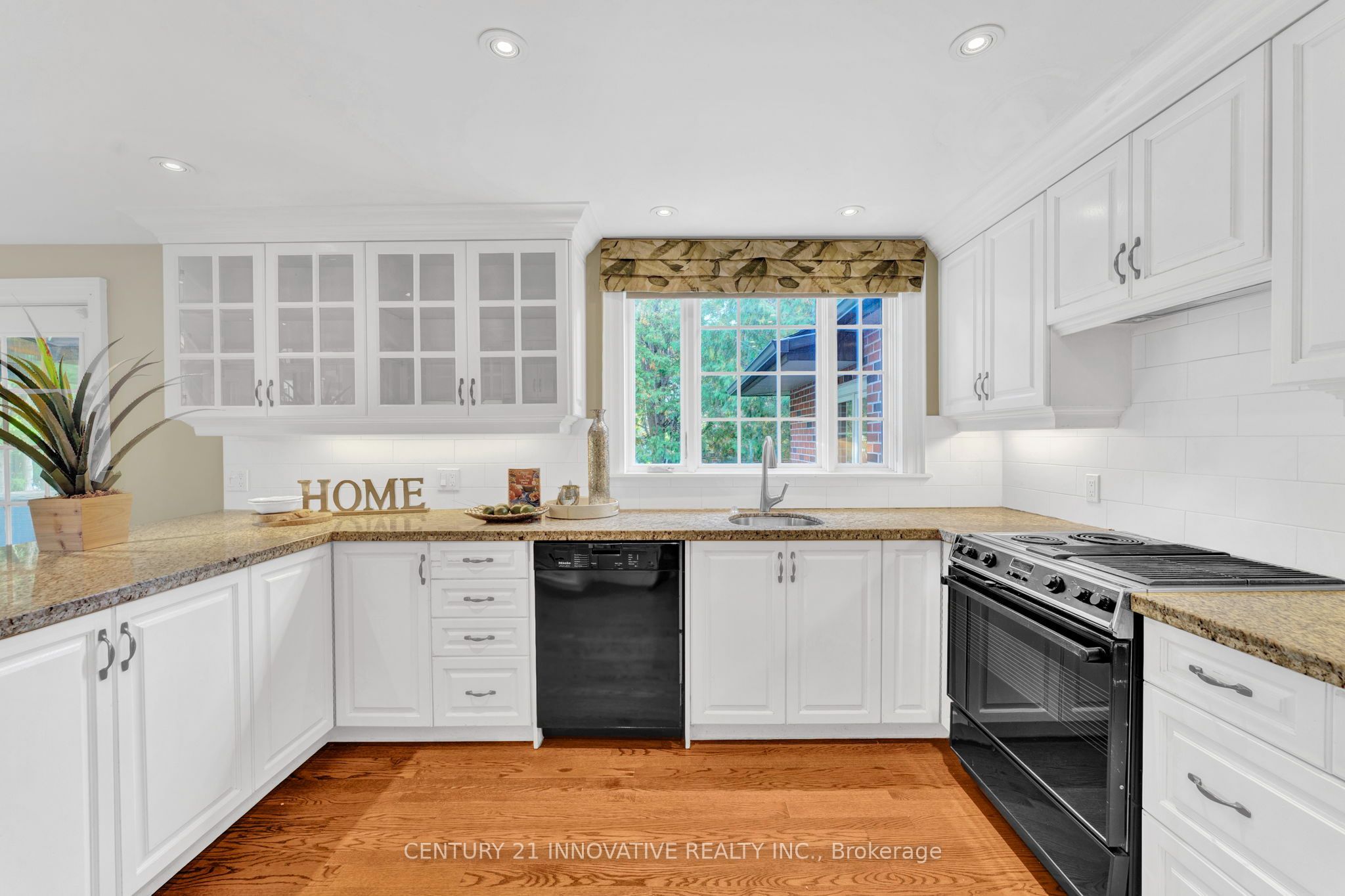 W13550022 Property Photo 15