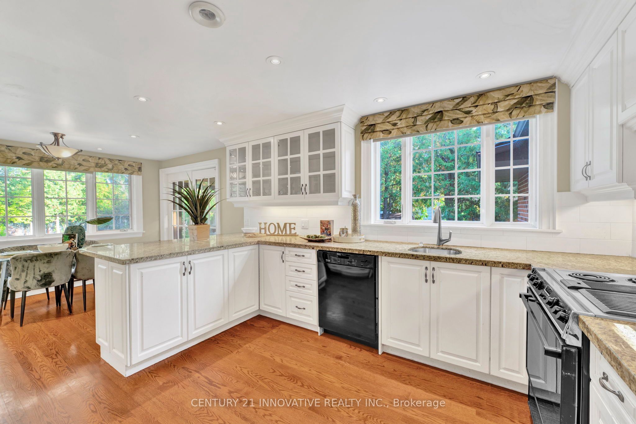 W13550022 Property Photo 16