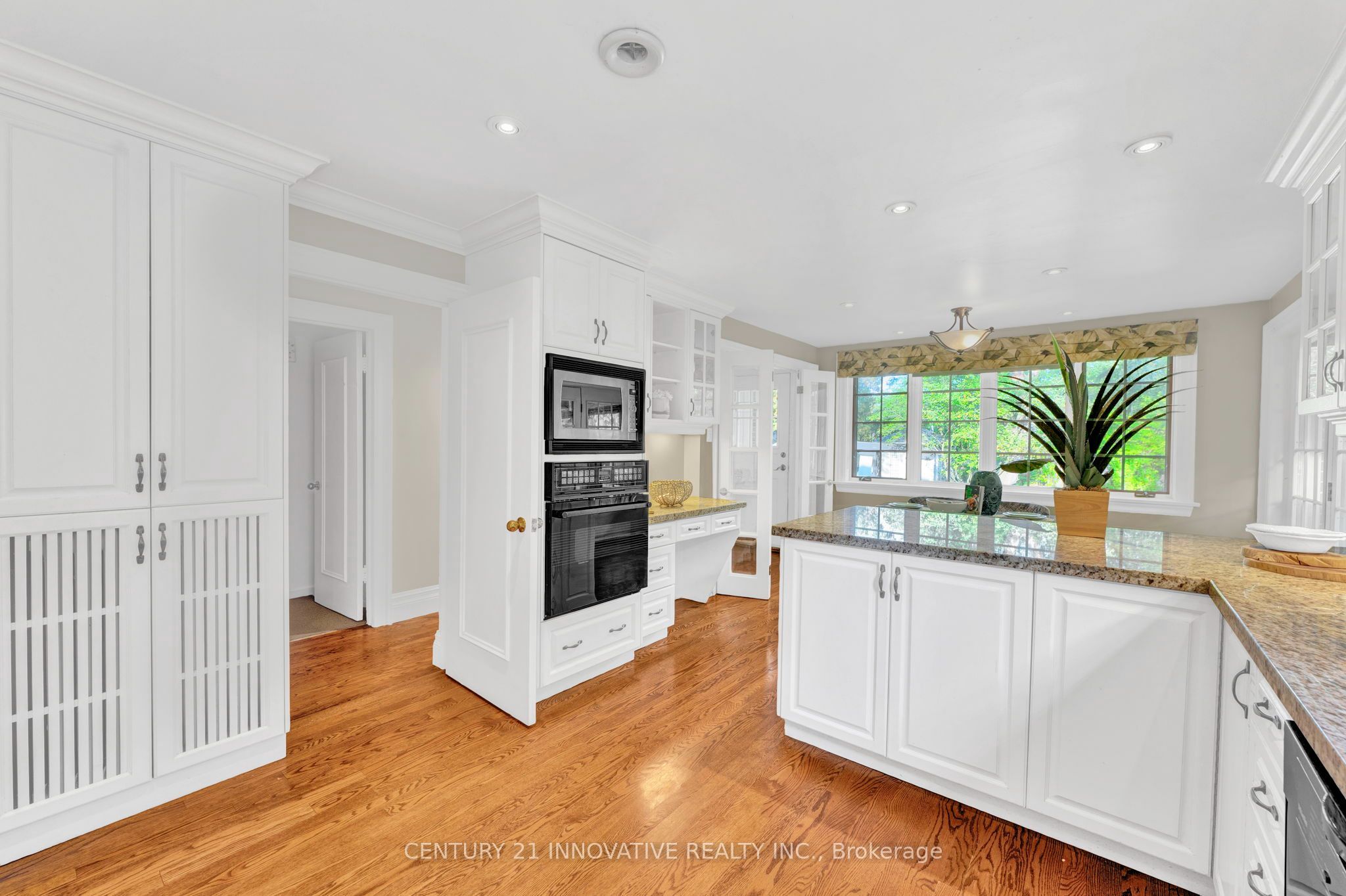 W13550022 Property Photo 17