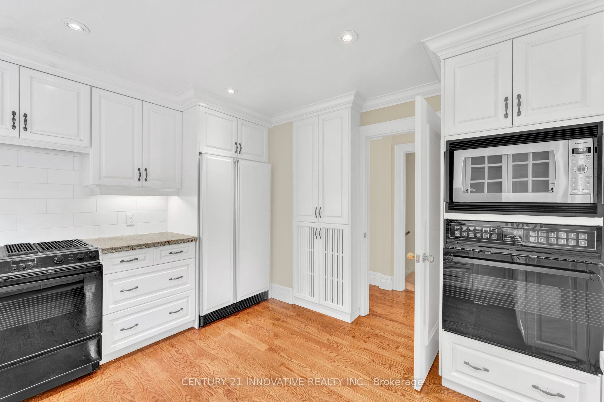 W13550022 Property Photo 18