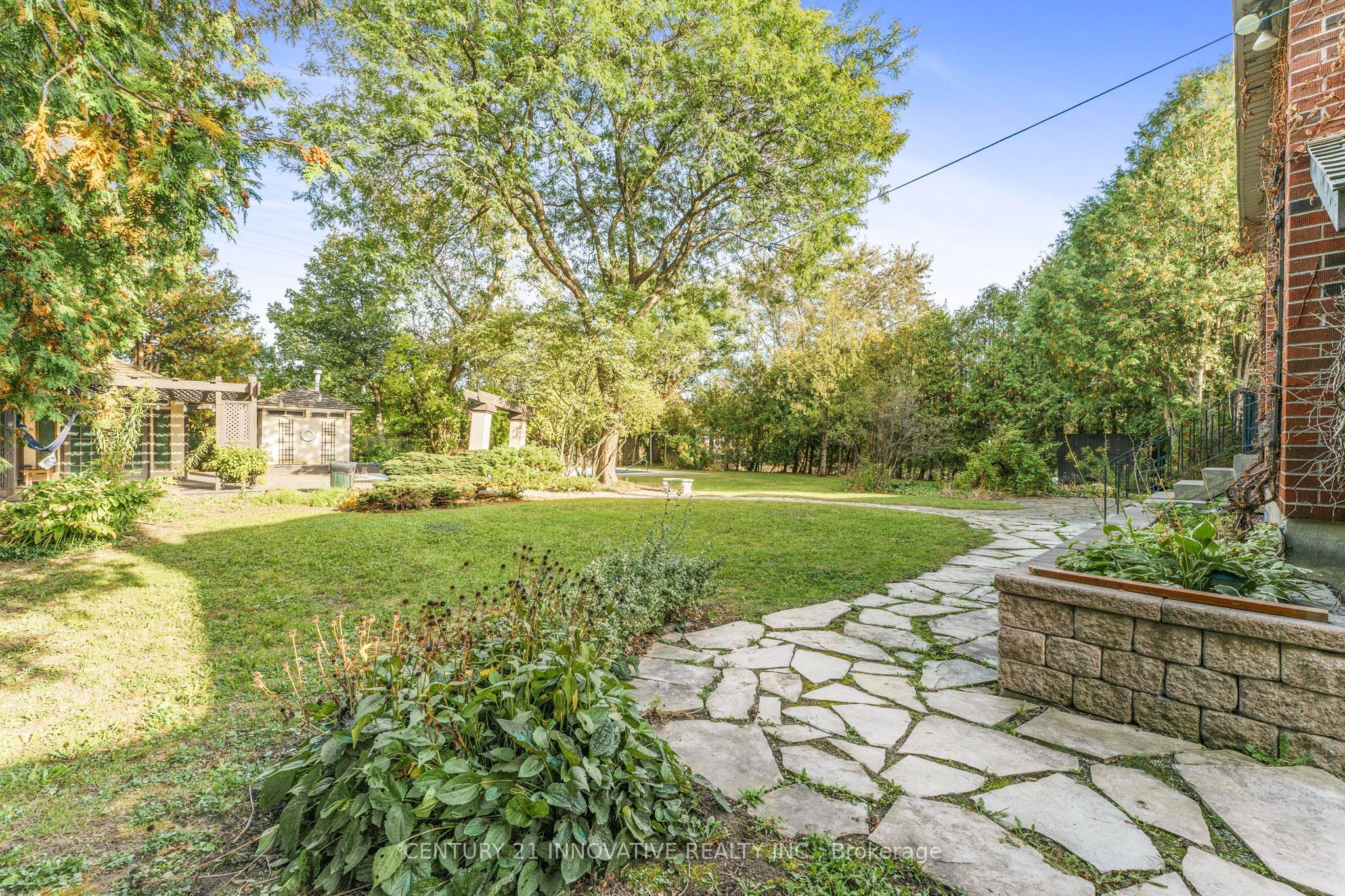 W13550022 Property Photo 40