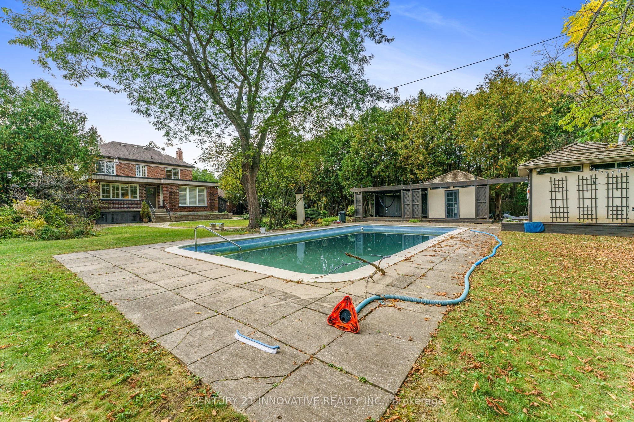 W13550022 Property Photo 43