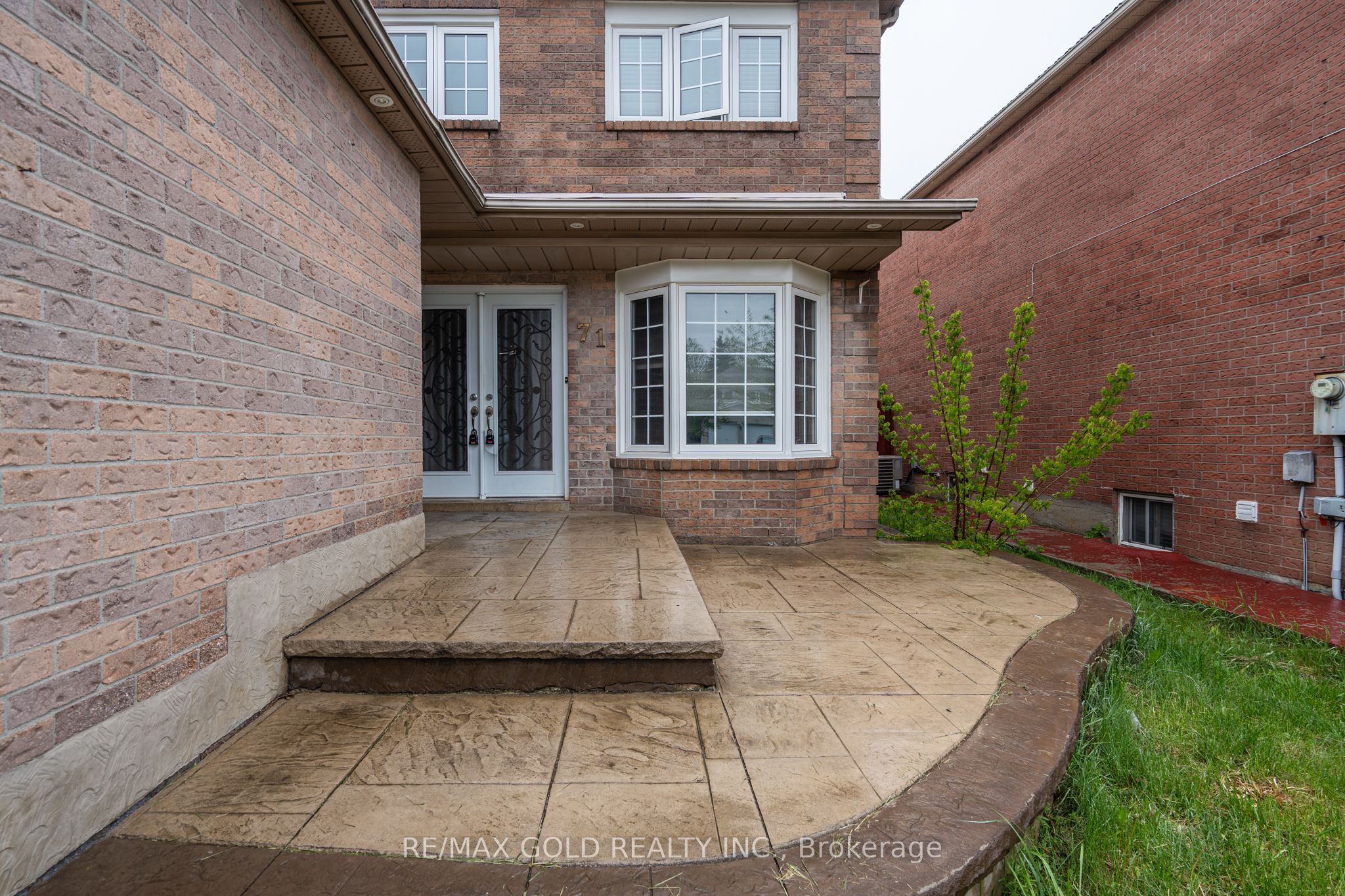 71 Ravenswood Drive Property Photo 2