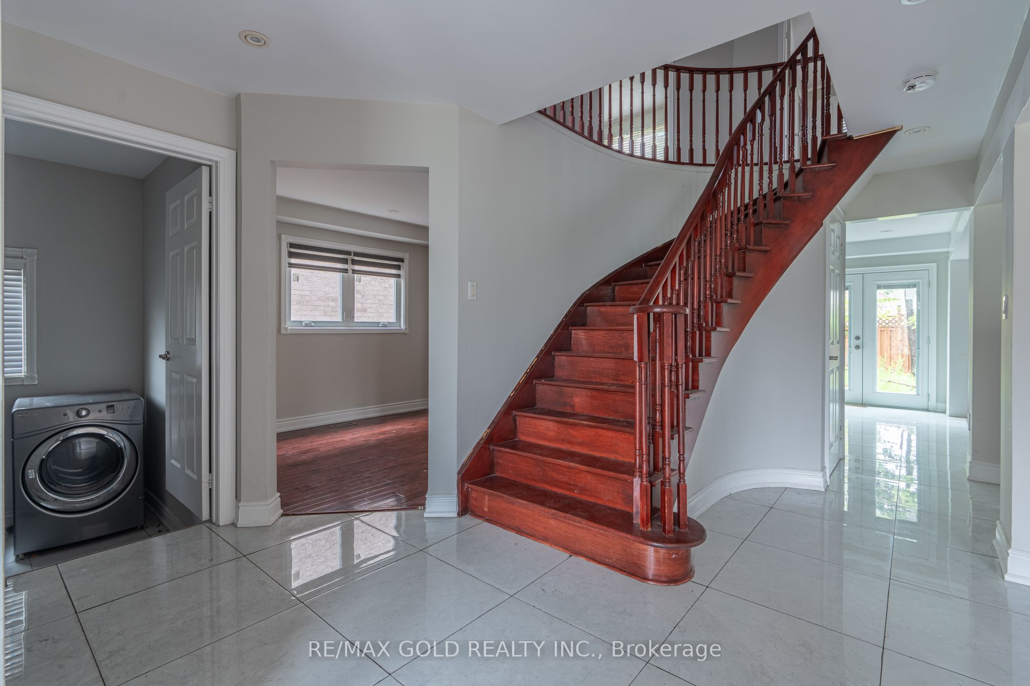 71 Ravenswood Drive Property Photo 4