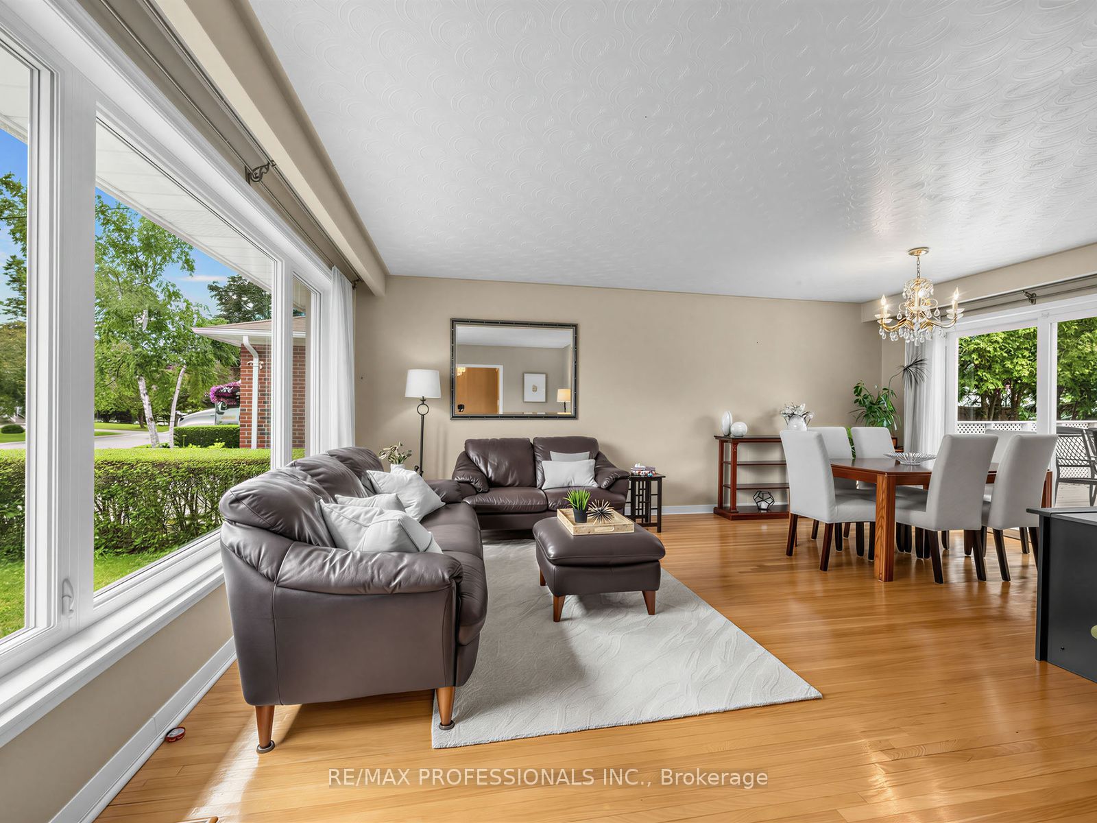 793 Netherton Crescent Property Photo 4