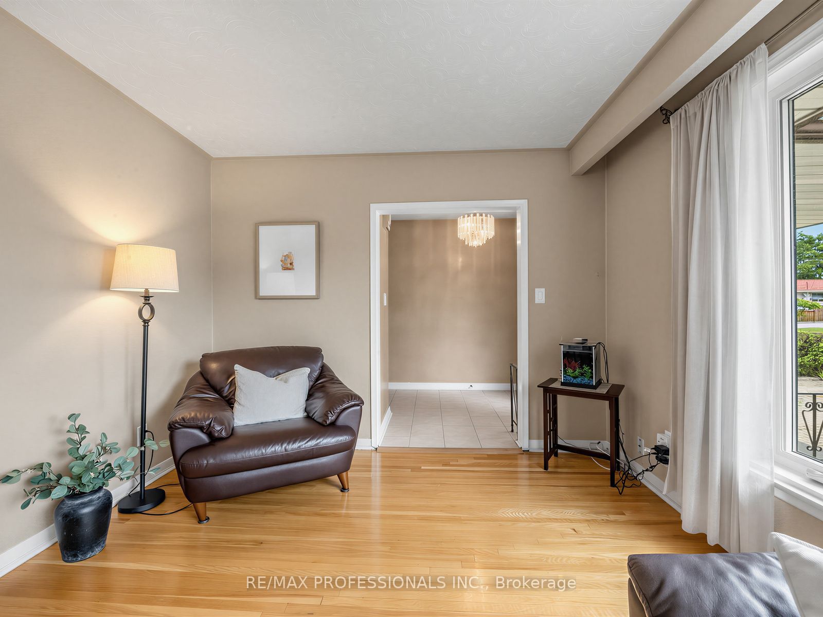 793 Netherton Crescent Property Photo 6