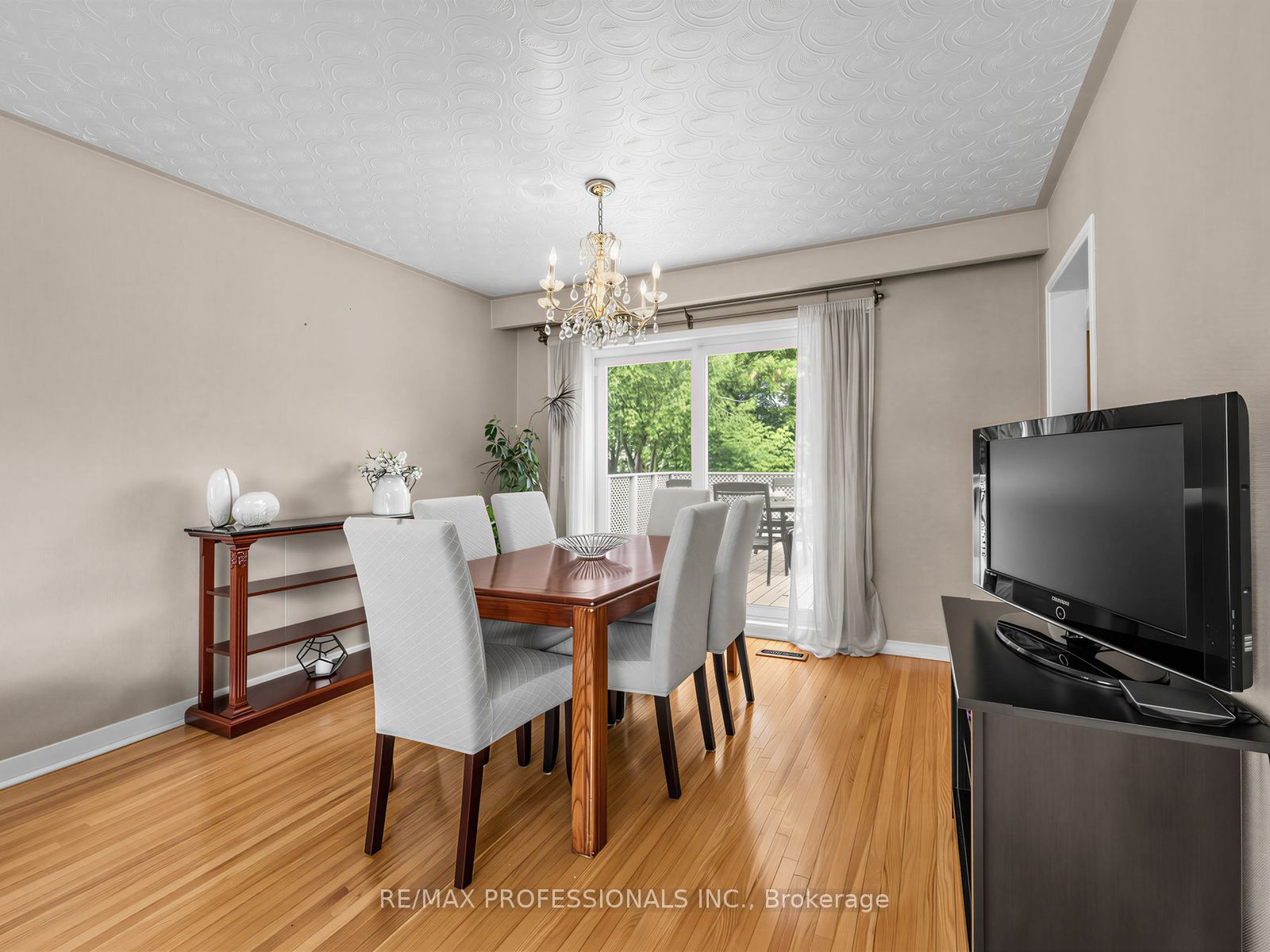 793 Netherton Crescent Property Photo 8