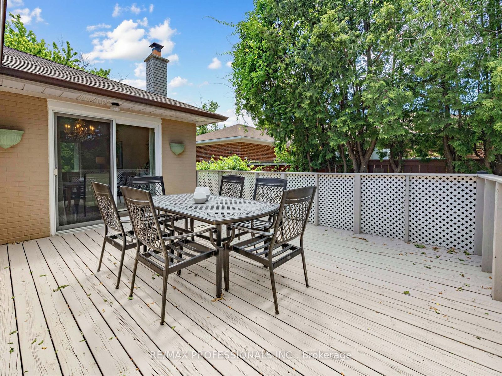 793 Netherton Crescent Property Photo 9