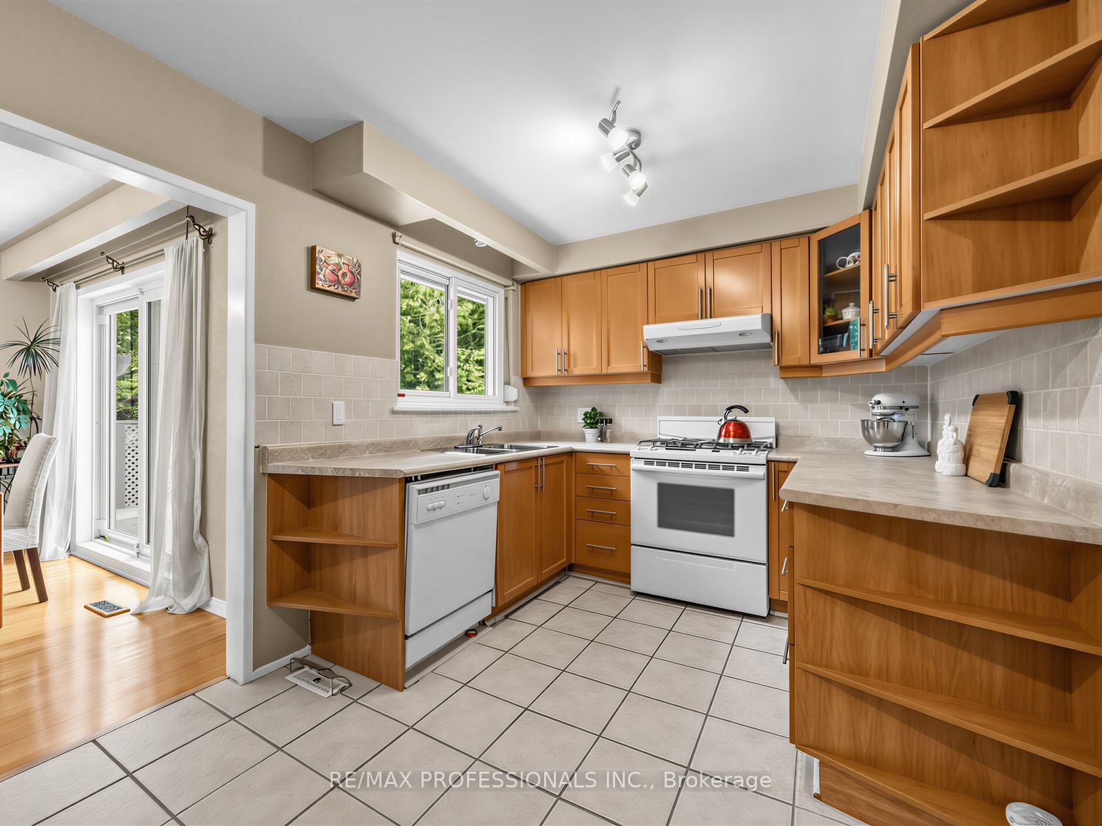 793 Netherton Crescent Property Photo 10