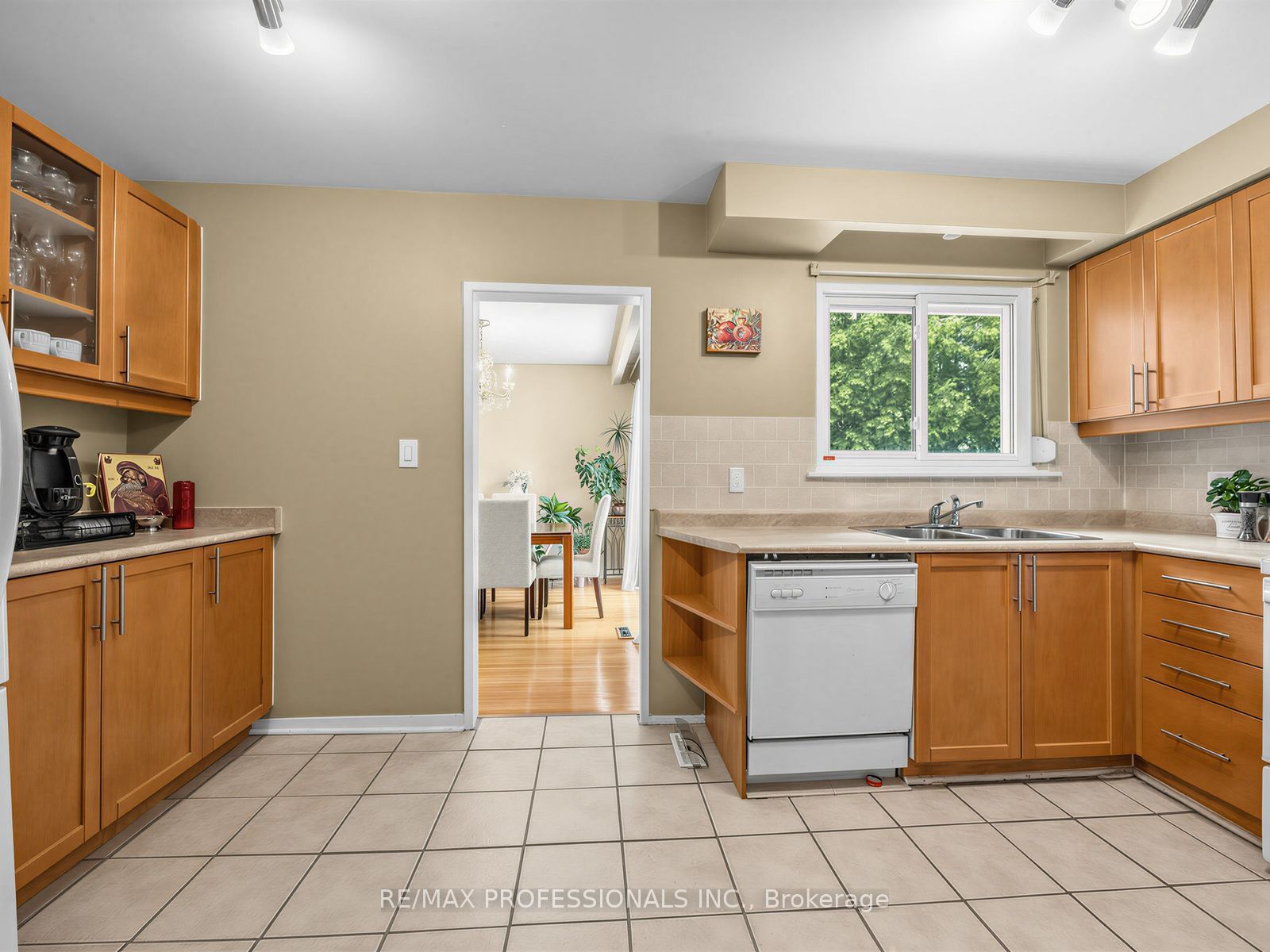 793 Netherton Crescent Property Photo 11