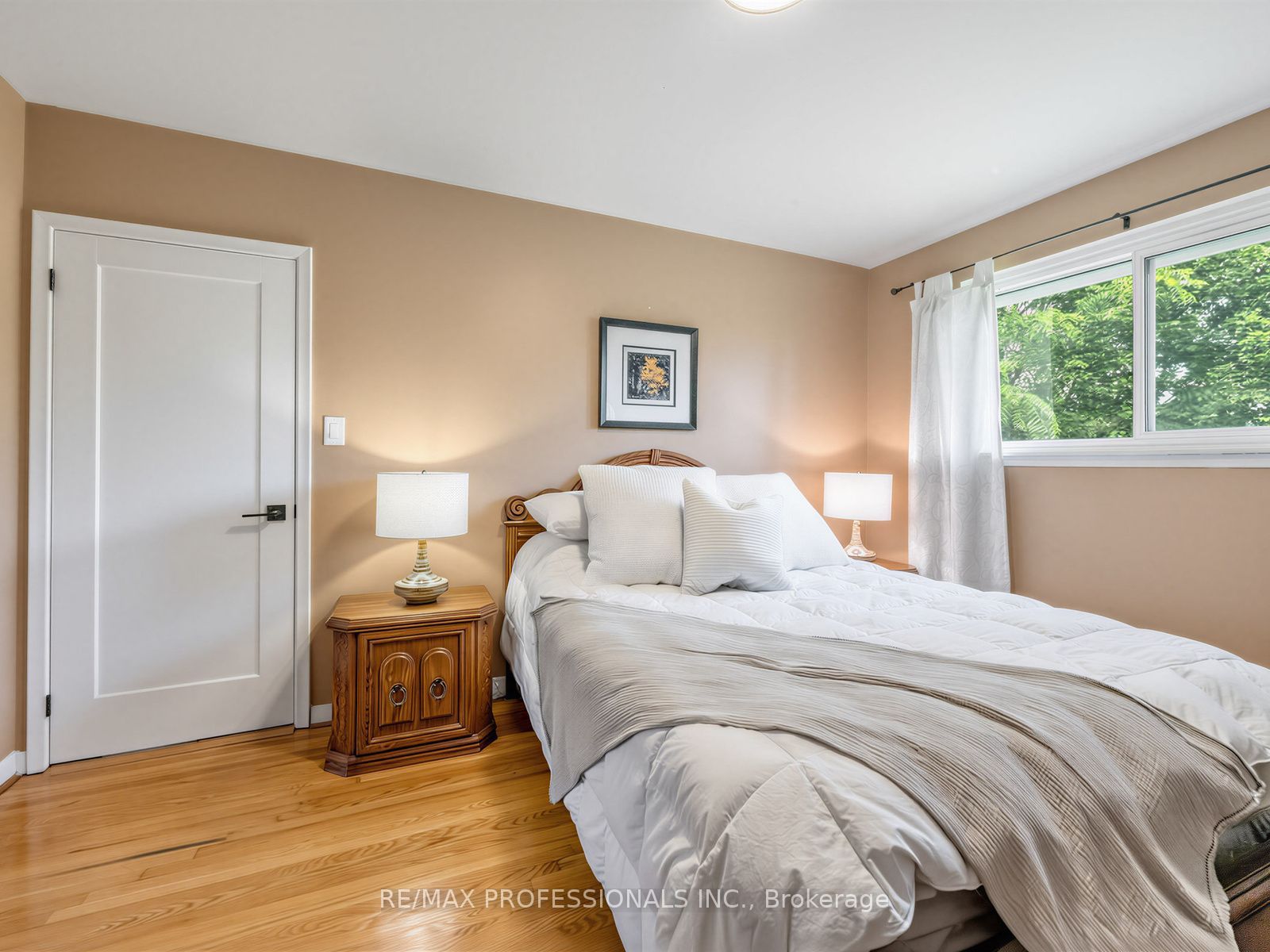 793 Netherton Crescent Property Photo 14