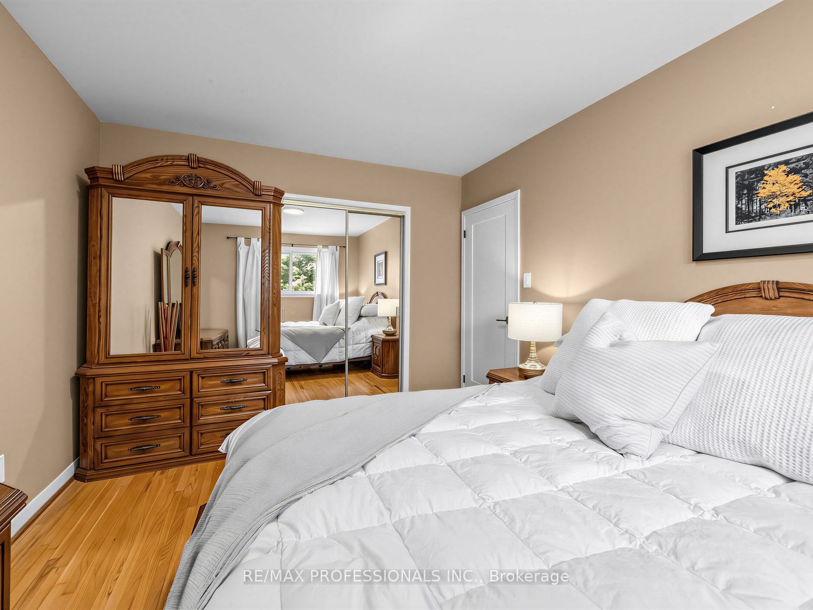 793 Netherton Crescent Property Photo 15