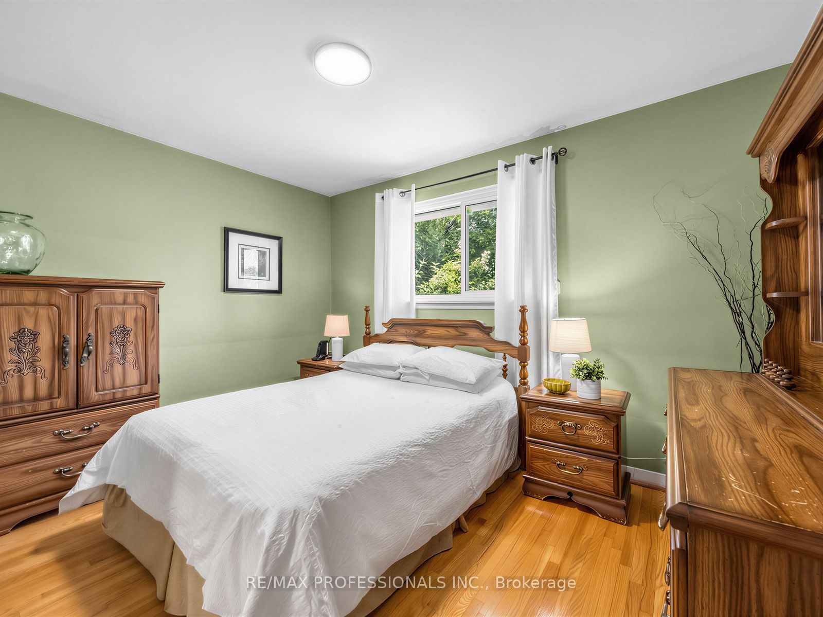 793 Netherton Crescent Property Photo 17