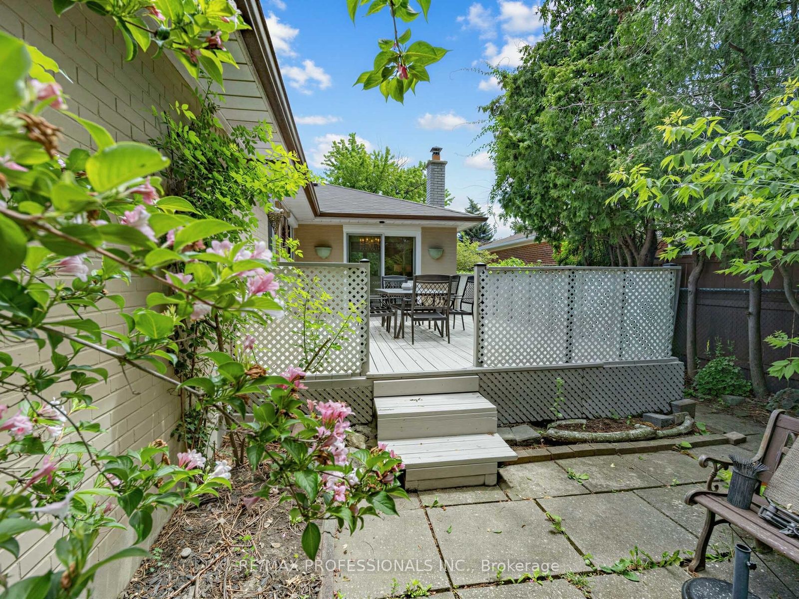 793 Netherton Crescent Property Photo 23