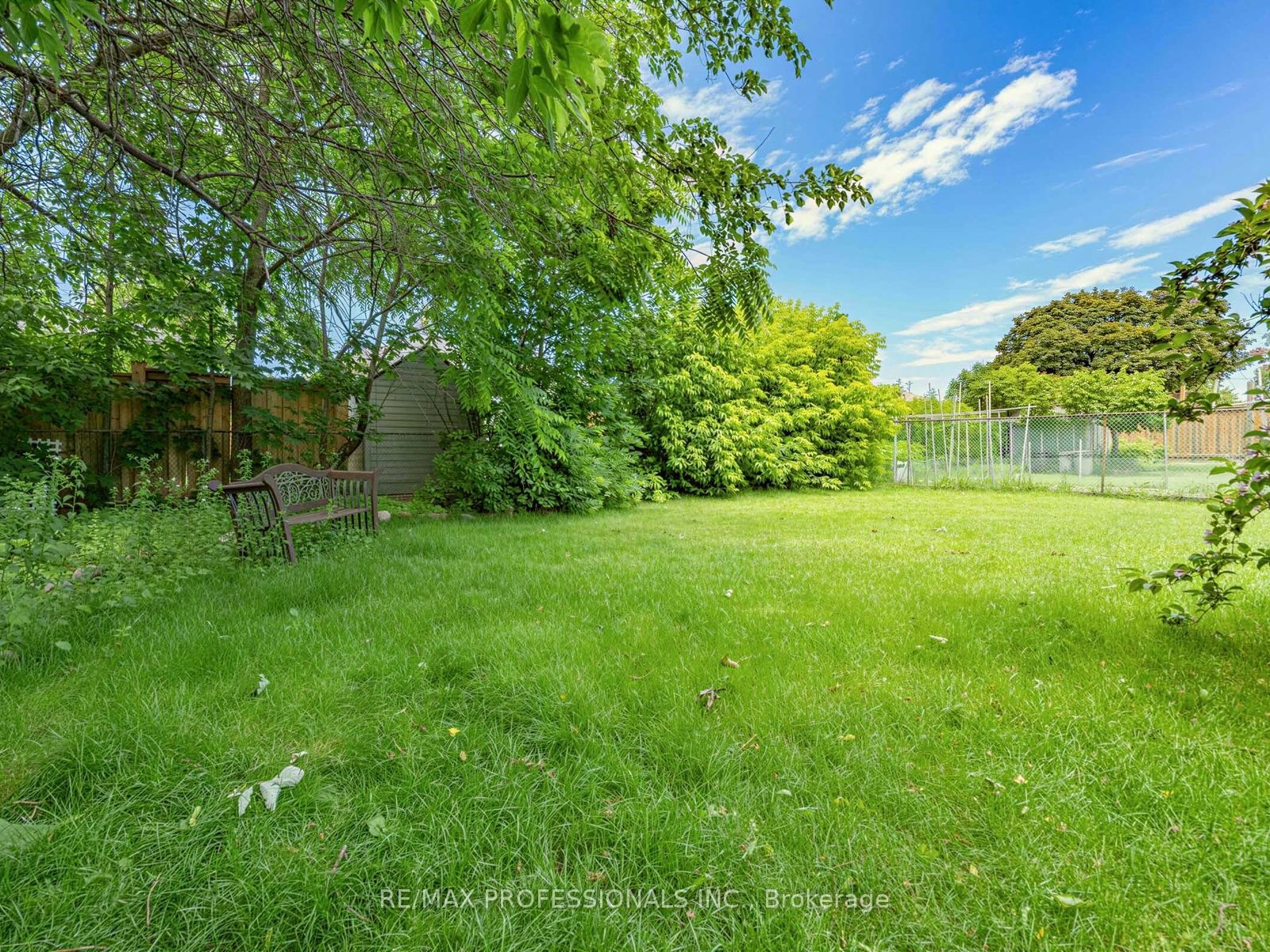 793 Netherton Crescent Property Photo 25