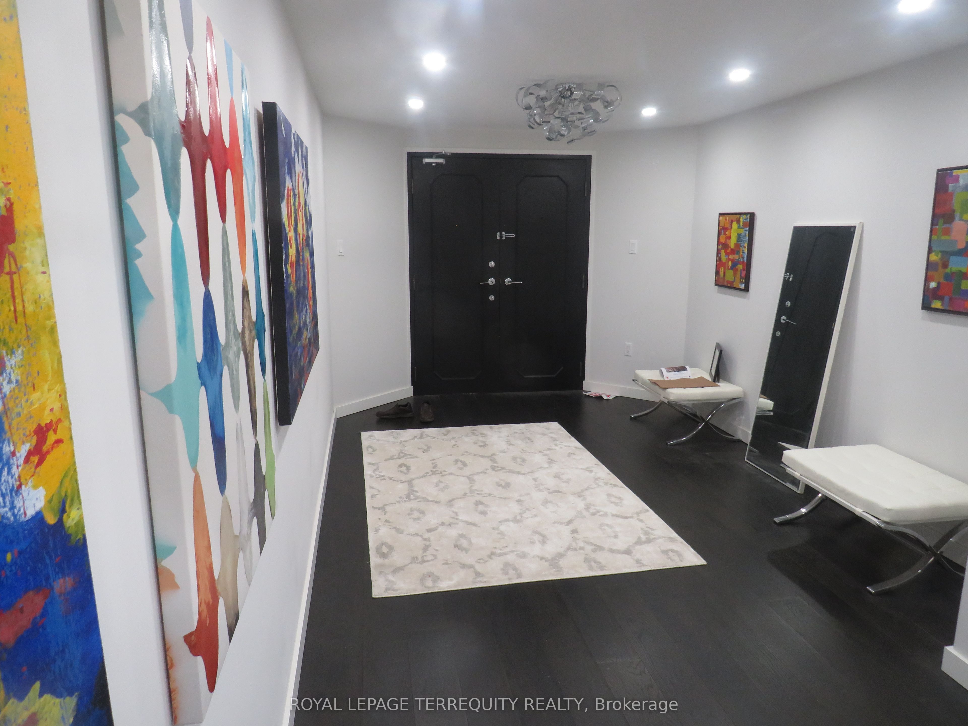 2045 Lake Shore Boulevard W 3305 Property Photo 1