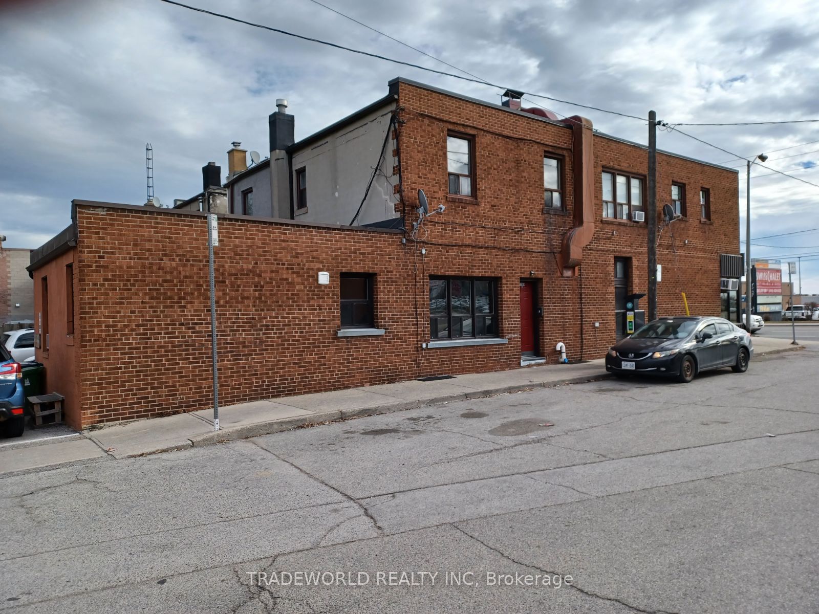 1260 The Queensway Property Photo 2