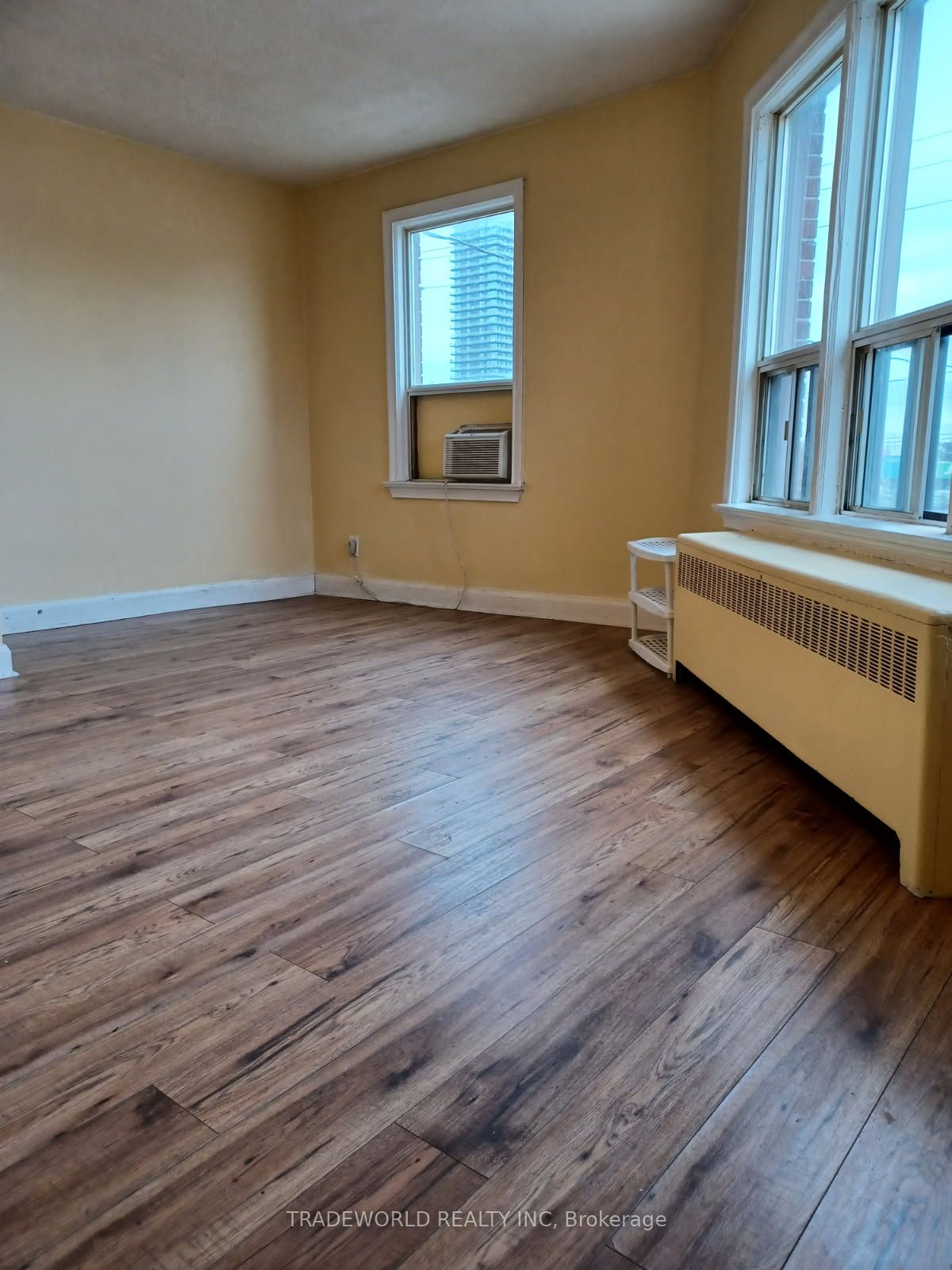 1260 The Queensway Property Photo 6