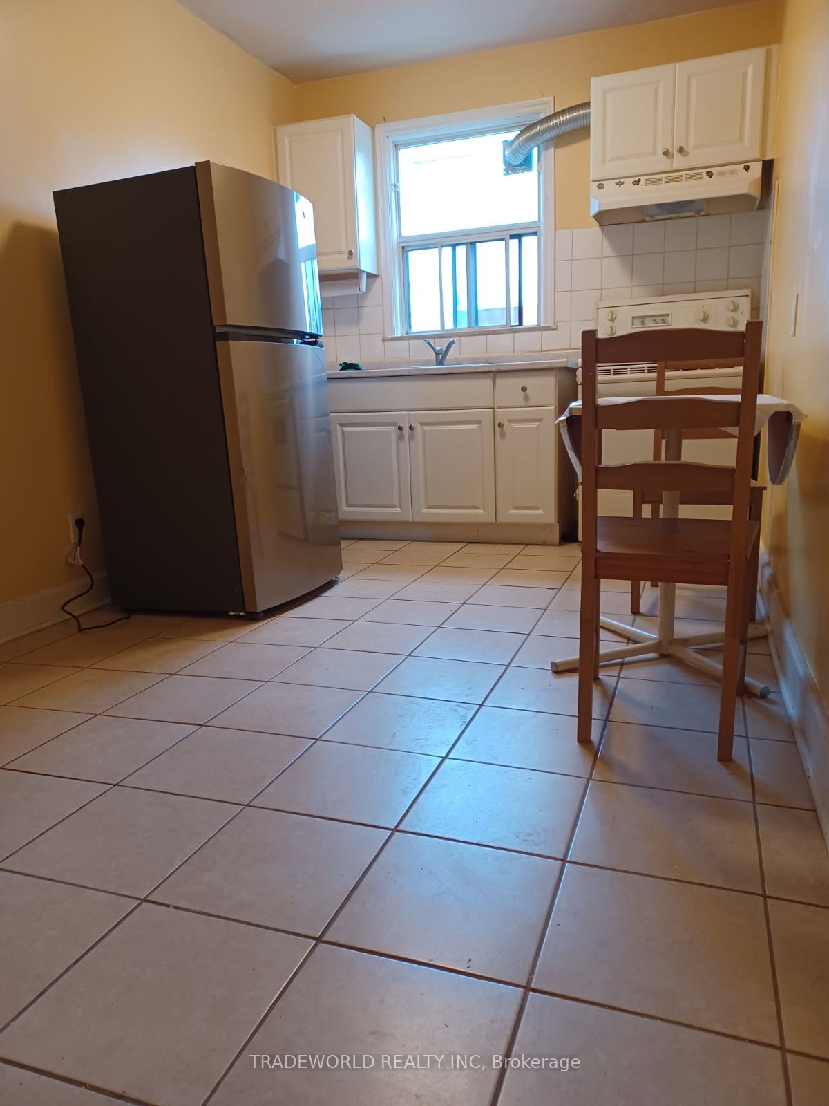 1260 The Queensway Property Photo 7