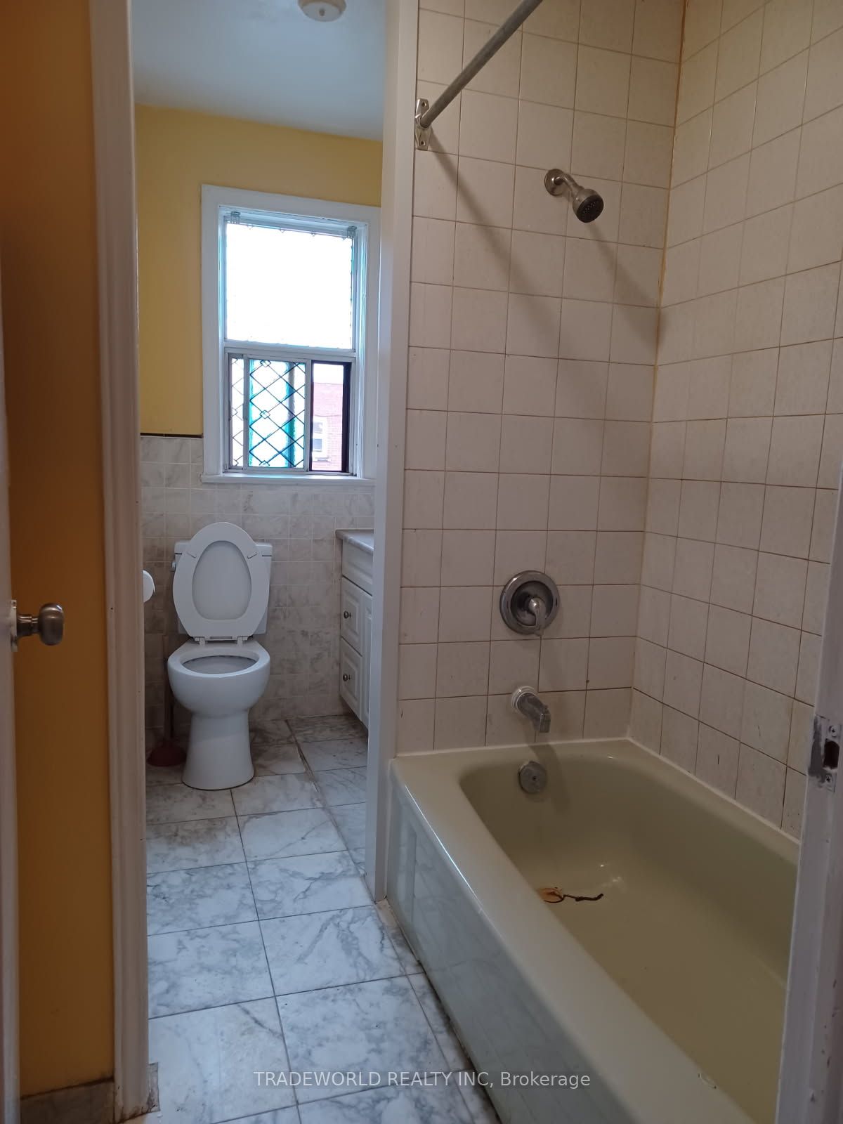 1260 The Queensway Property Photo 8