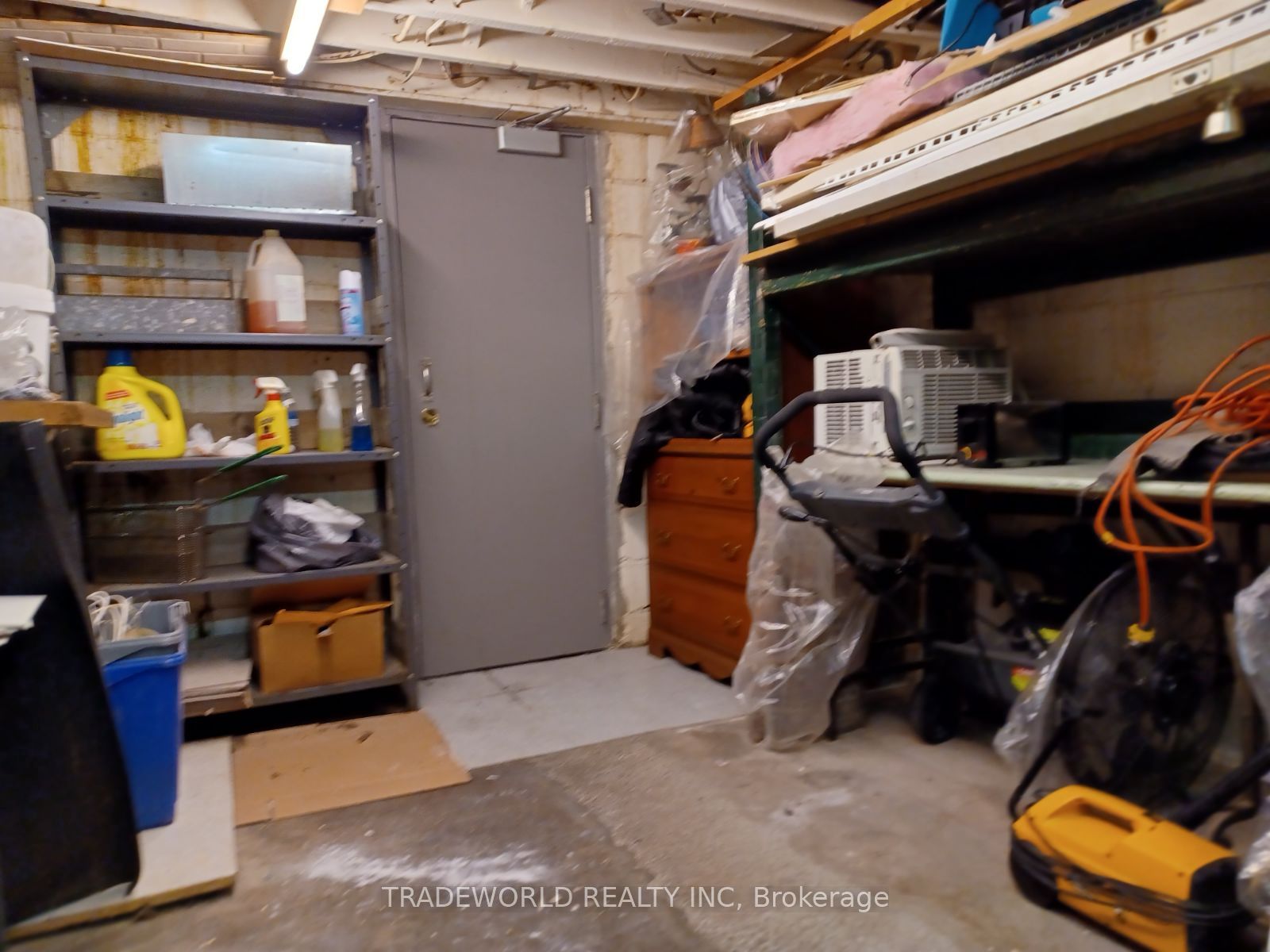 1260 The Queensway Property Photo 11