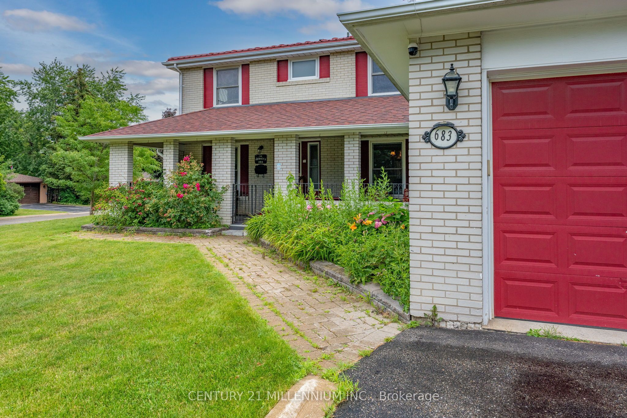 683 Balmoral Drive Property Photo 3