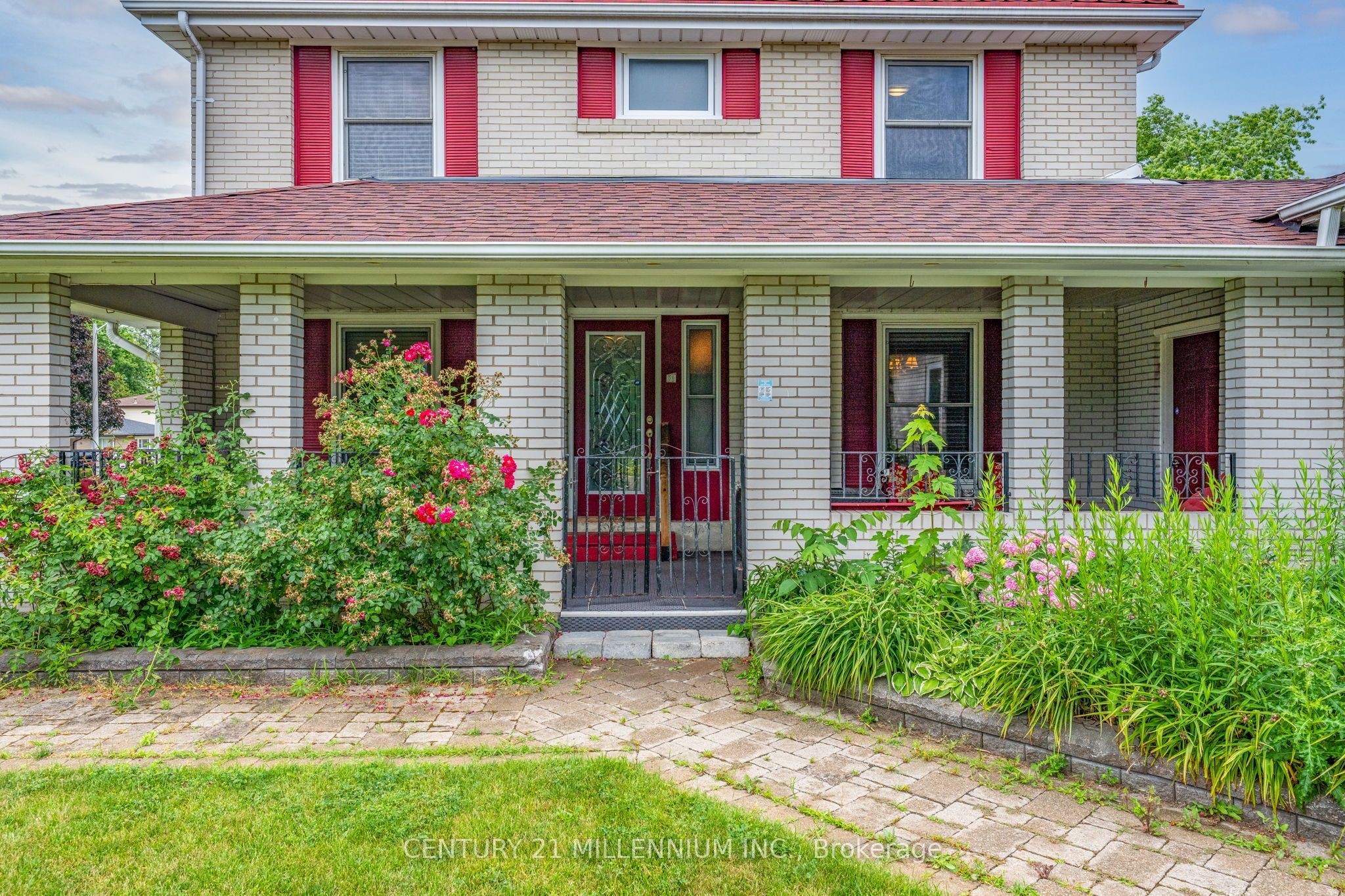 683 Balmoral Drive Property Photo 4