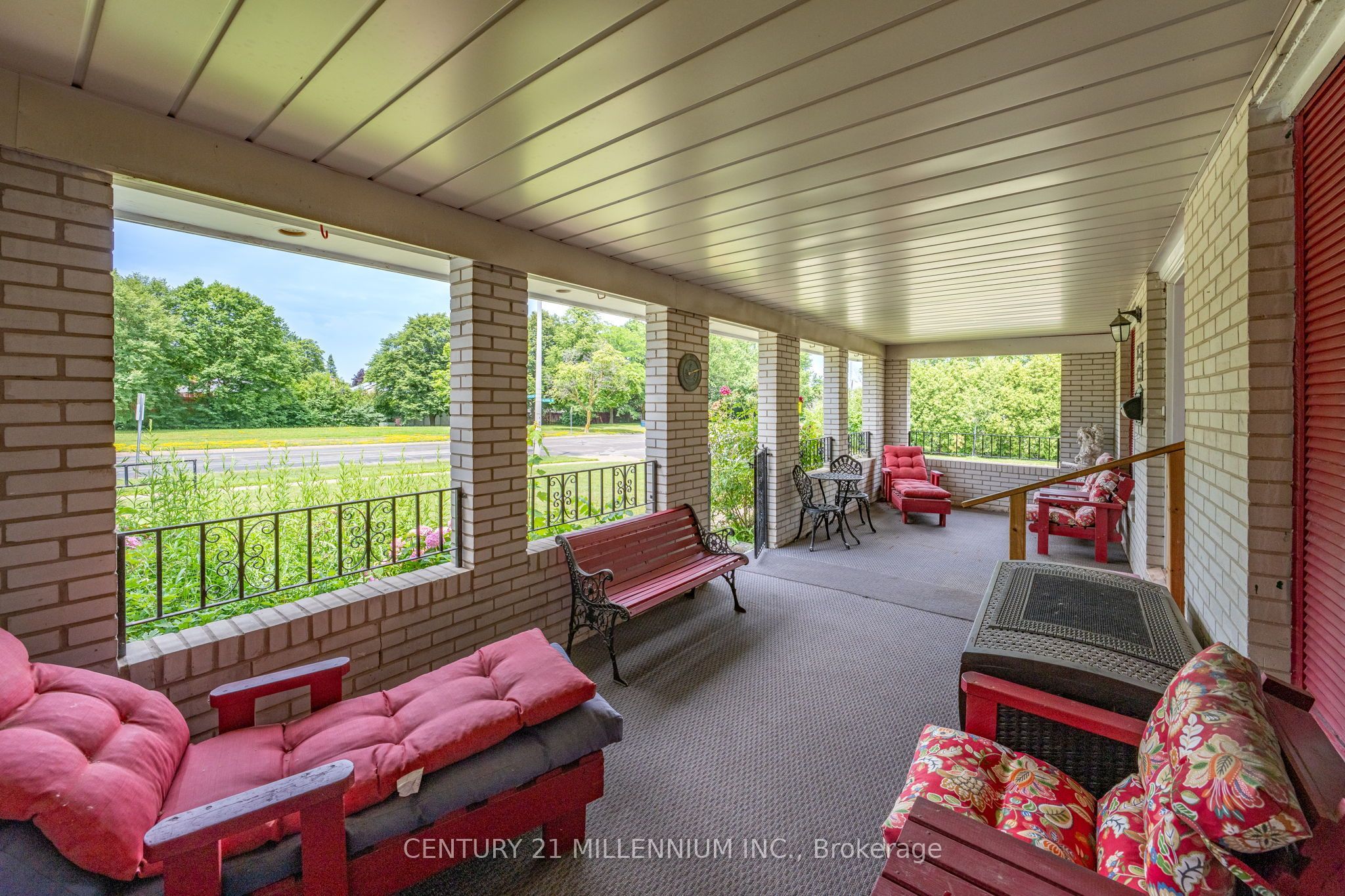 683 Balmoral Drive Property Photo 5