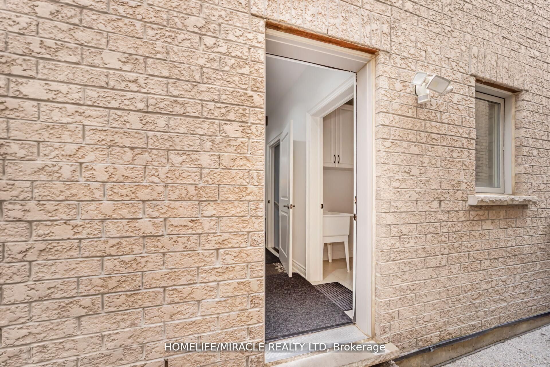 10 Kenora Street Property Photo 37