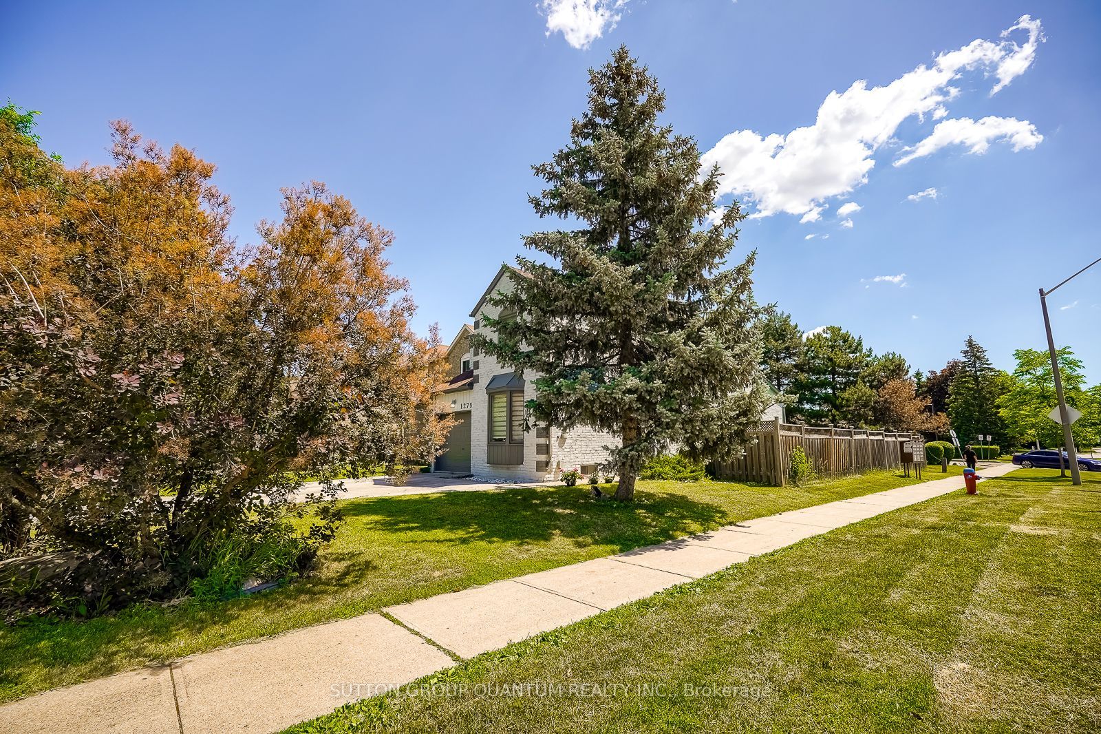 1279 Hedgestone Crescent S Property Photo 10