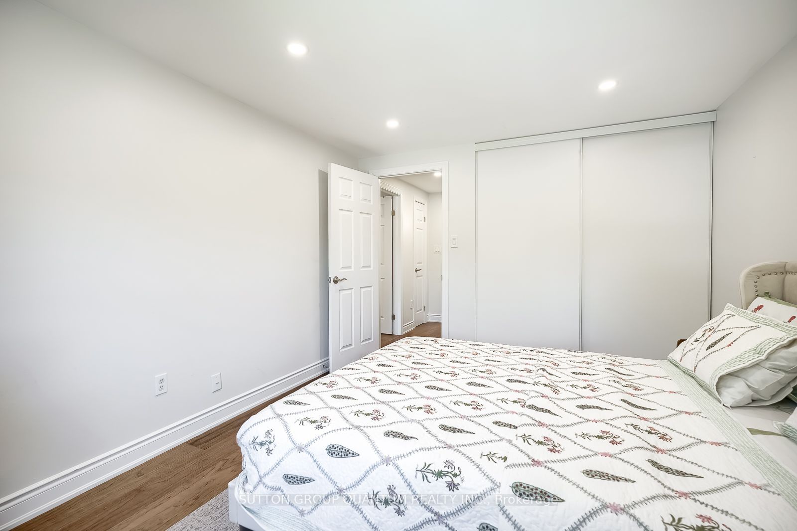 1279 Hedgestone Crescent S Property Photo 36
