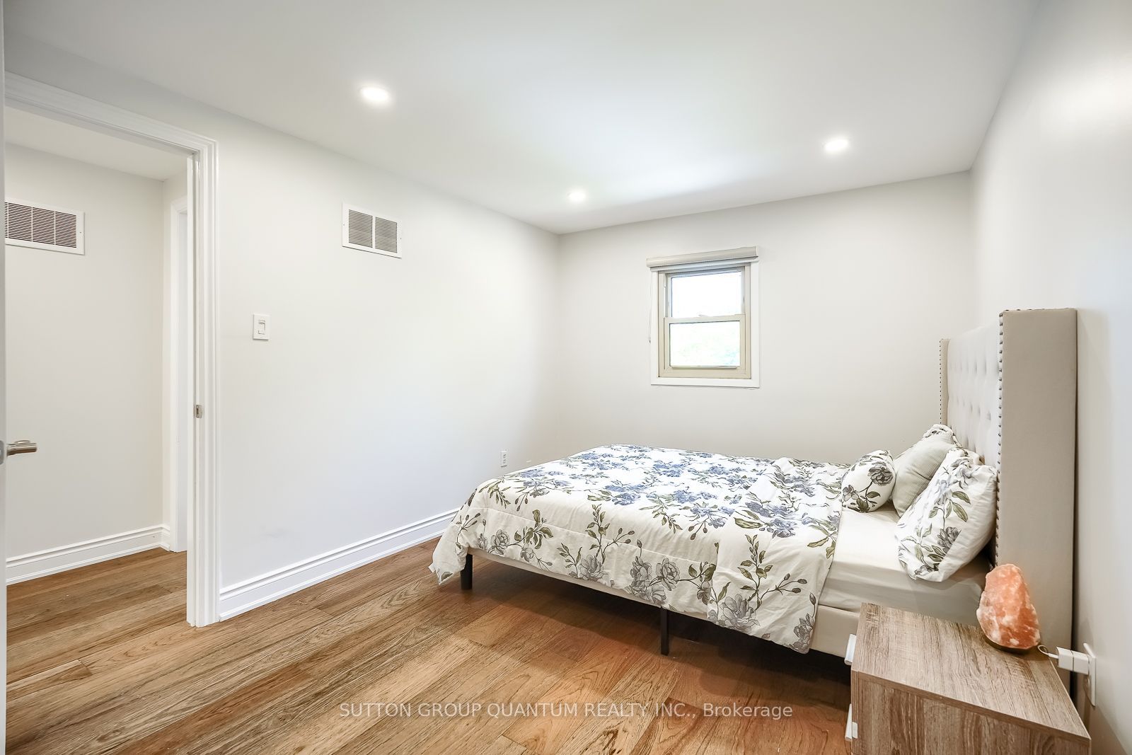1279 Hedgestone Crescent S Property Photo 37