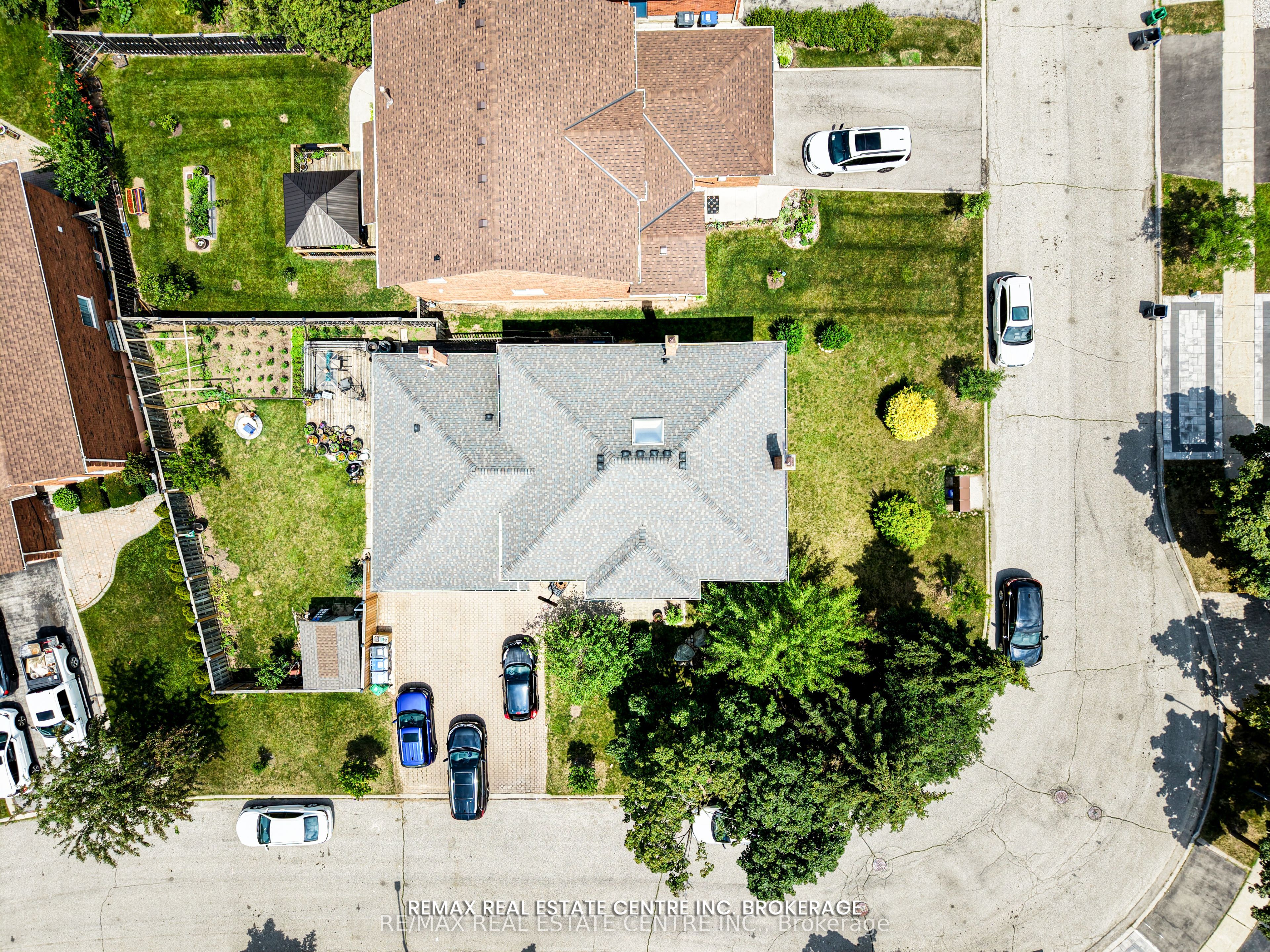 4449 Idlewilde Crescent Property Photo 4