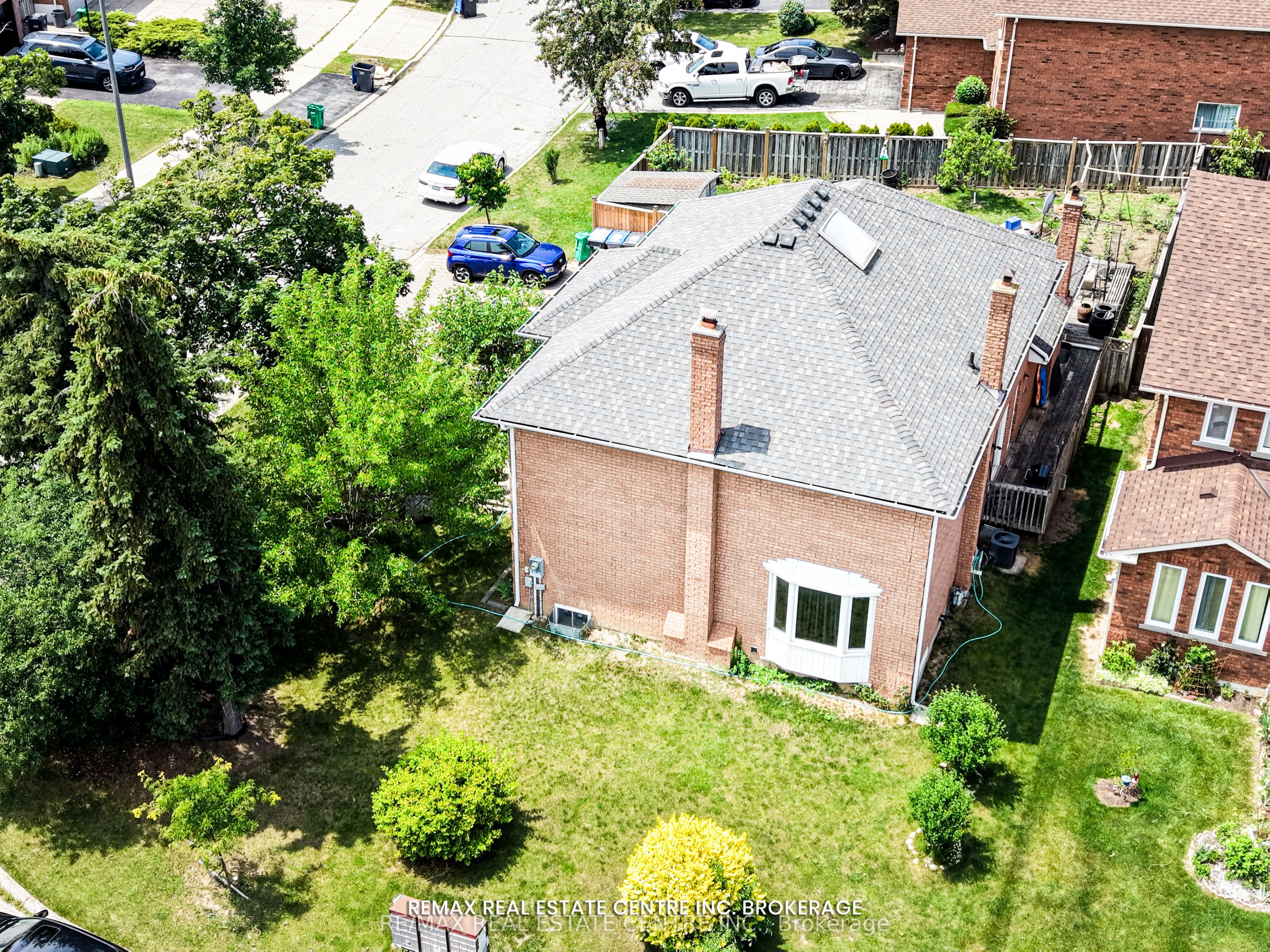 4449 Idlewilde Crescent Property Photo 8