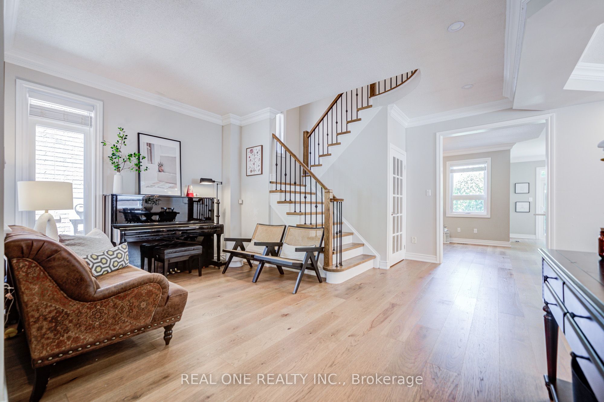 2463 Parkglen Avenue Property Photo 4