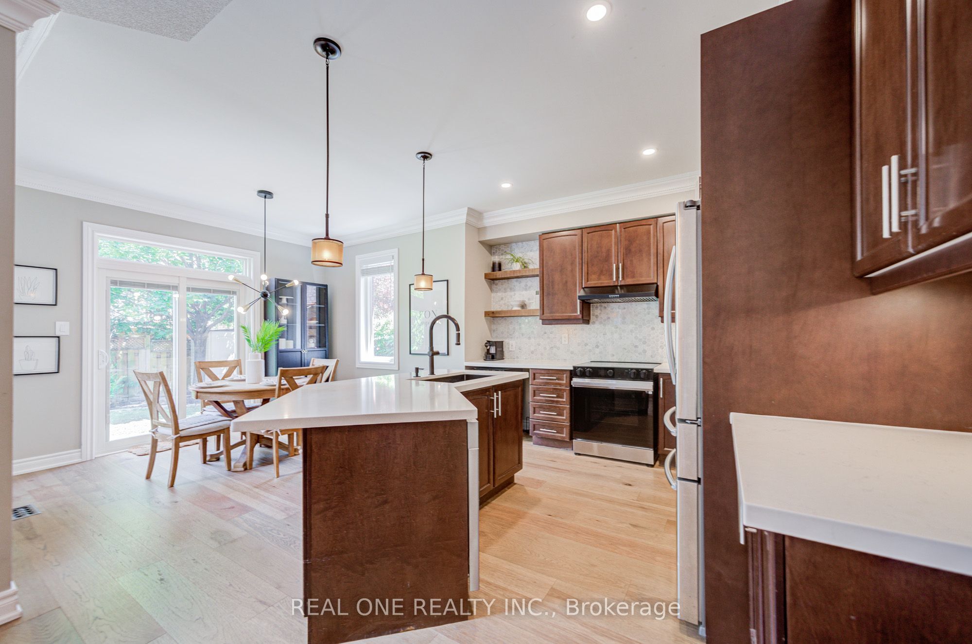 2463 Parkglen Avenue Property Photo 14