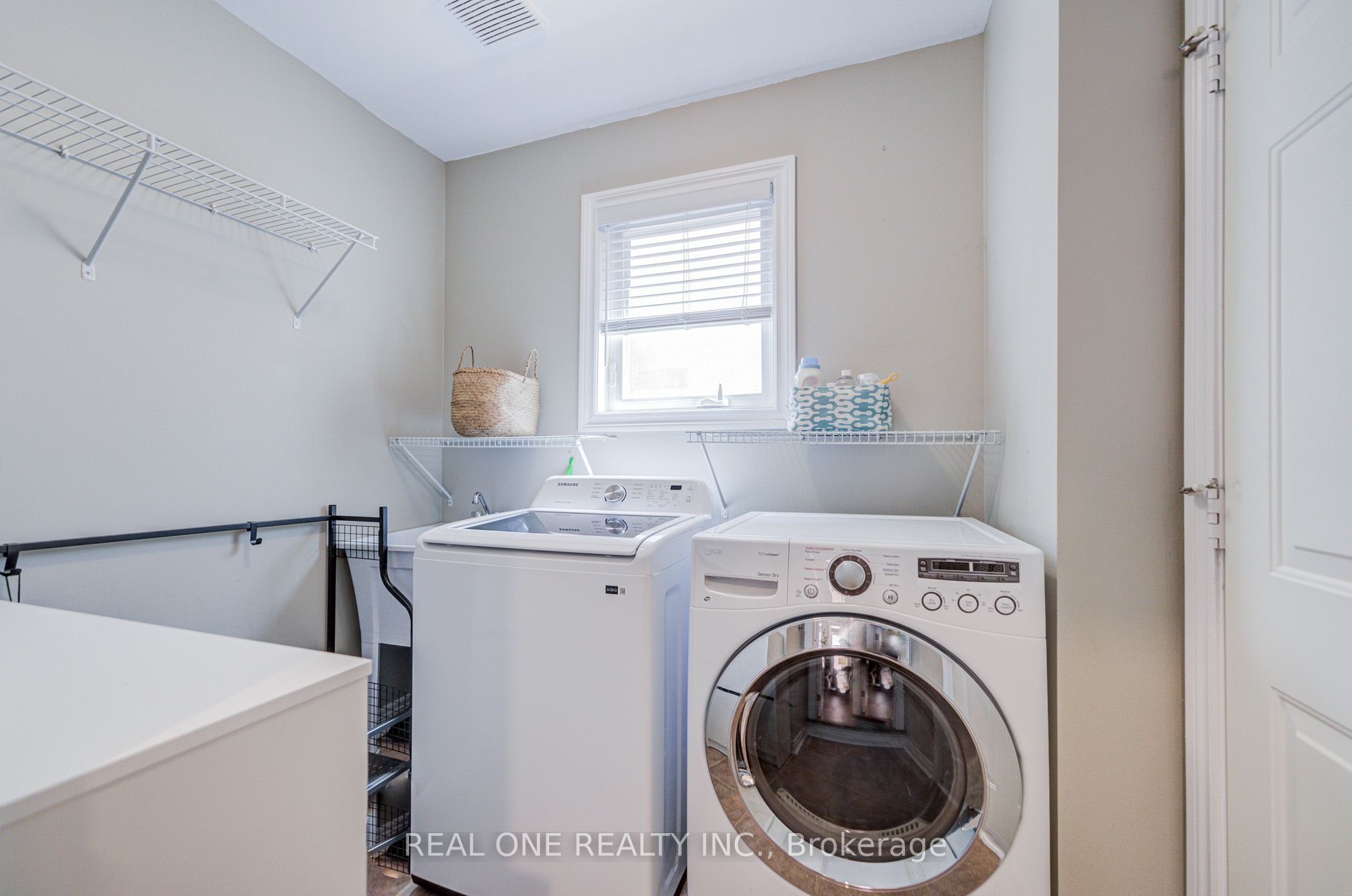 2463 Parkglen Avenue Property Photo 23