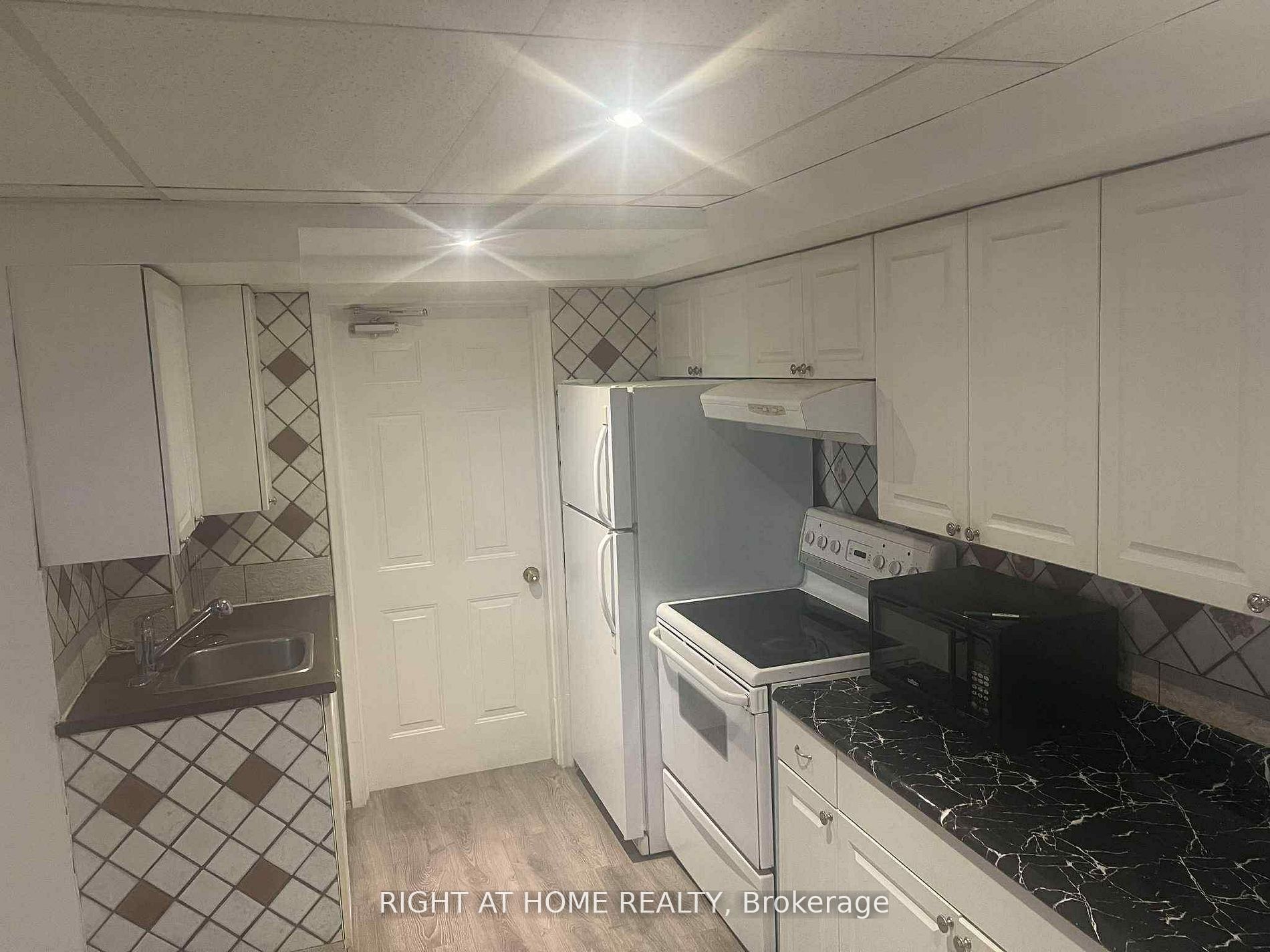 5409 Derry Road Property Photo 6