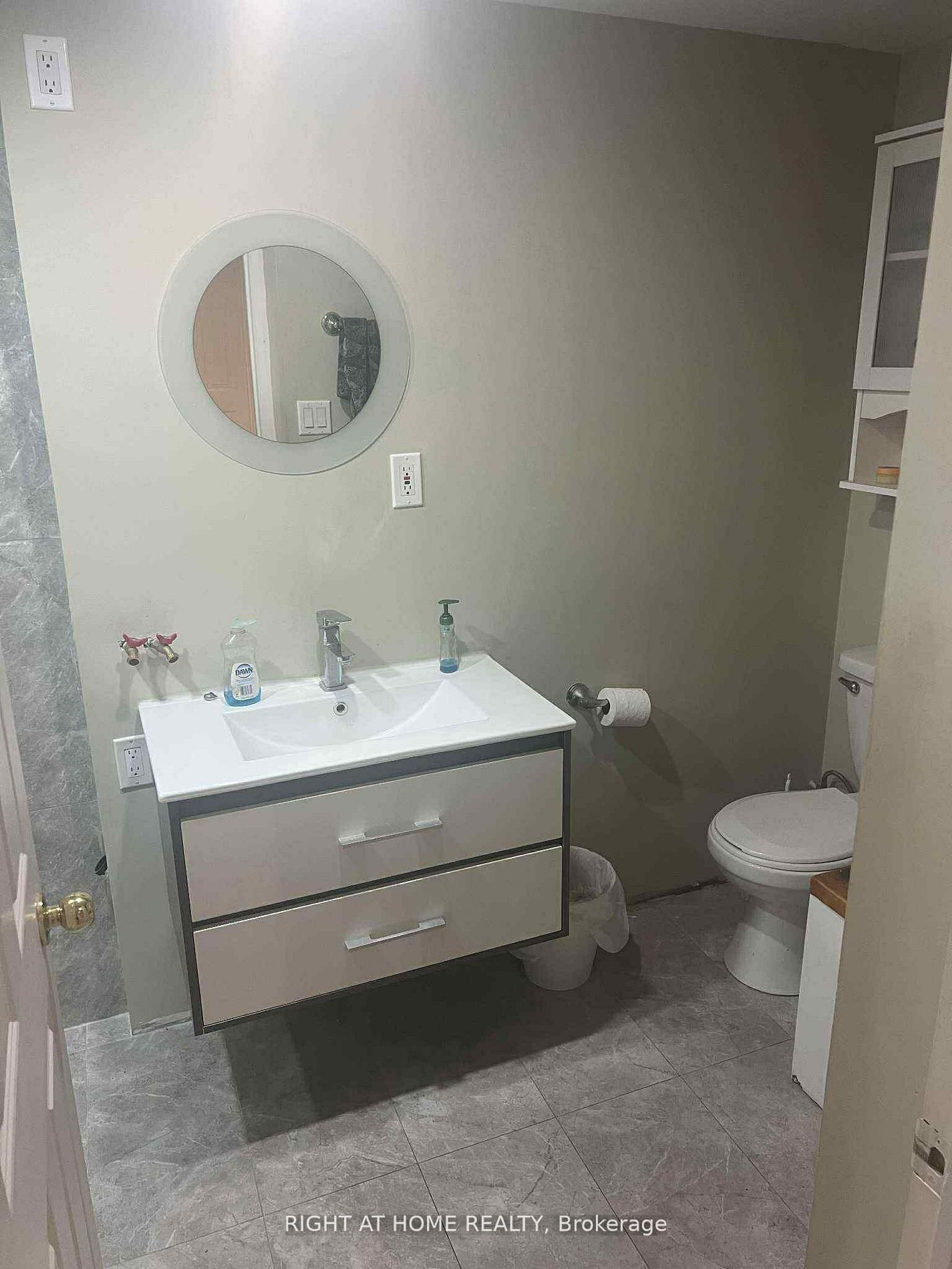 5409 Derry Road Property Photo 9