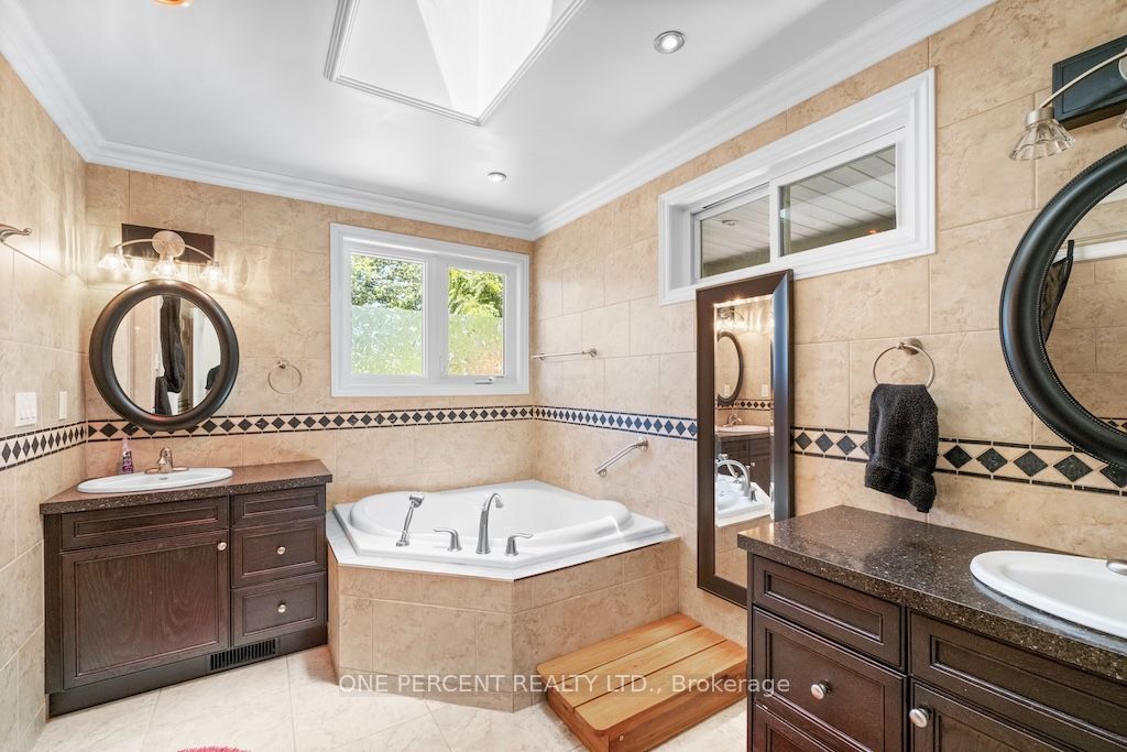 583 Stephens Crescent Property Photo 21
