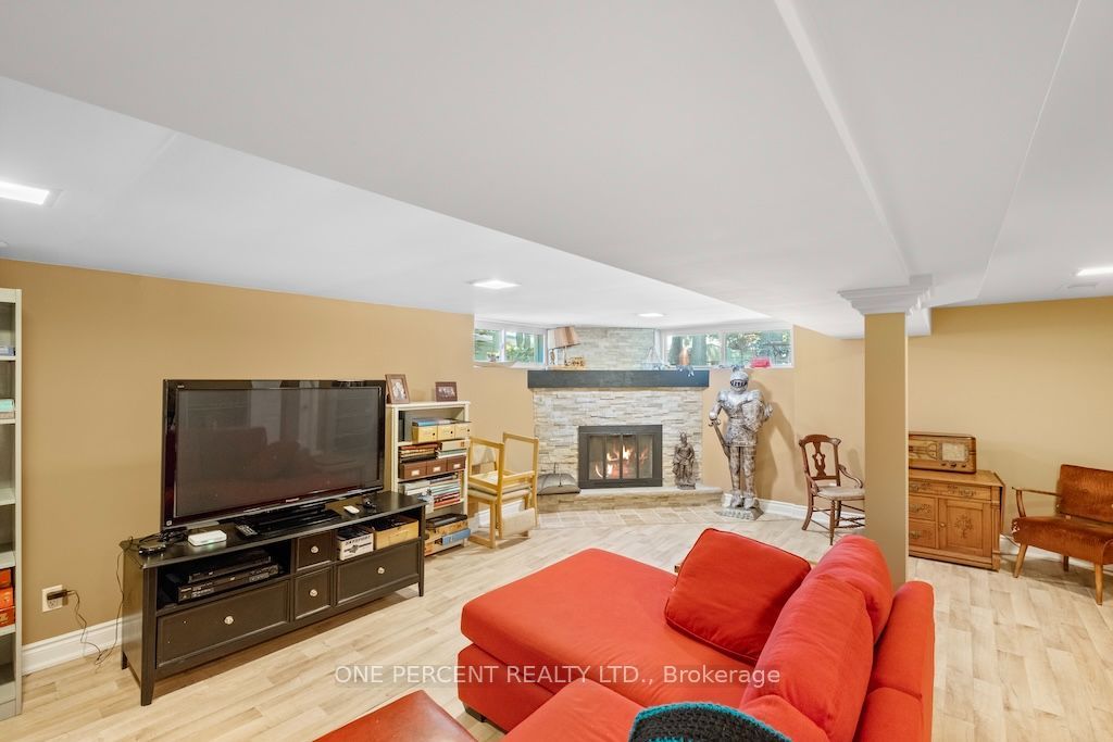 583 Stephens Crescent Property Photo 31