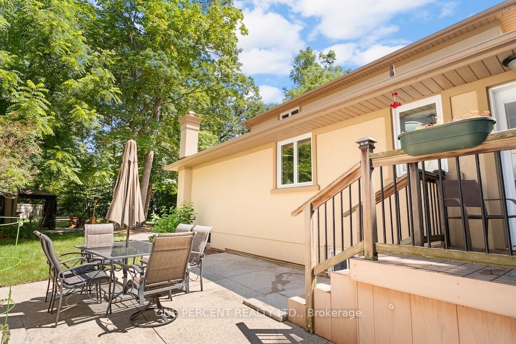 583 Stephens Crescent Property Photo 37